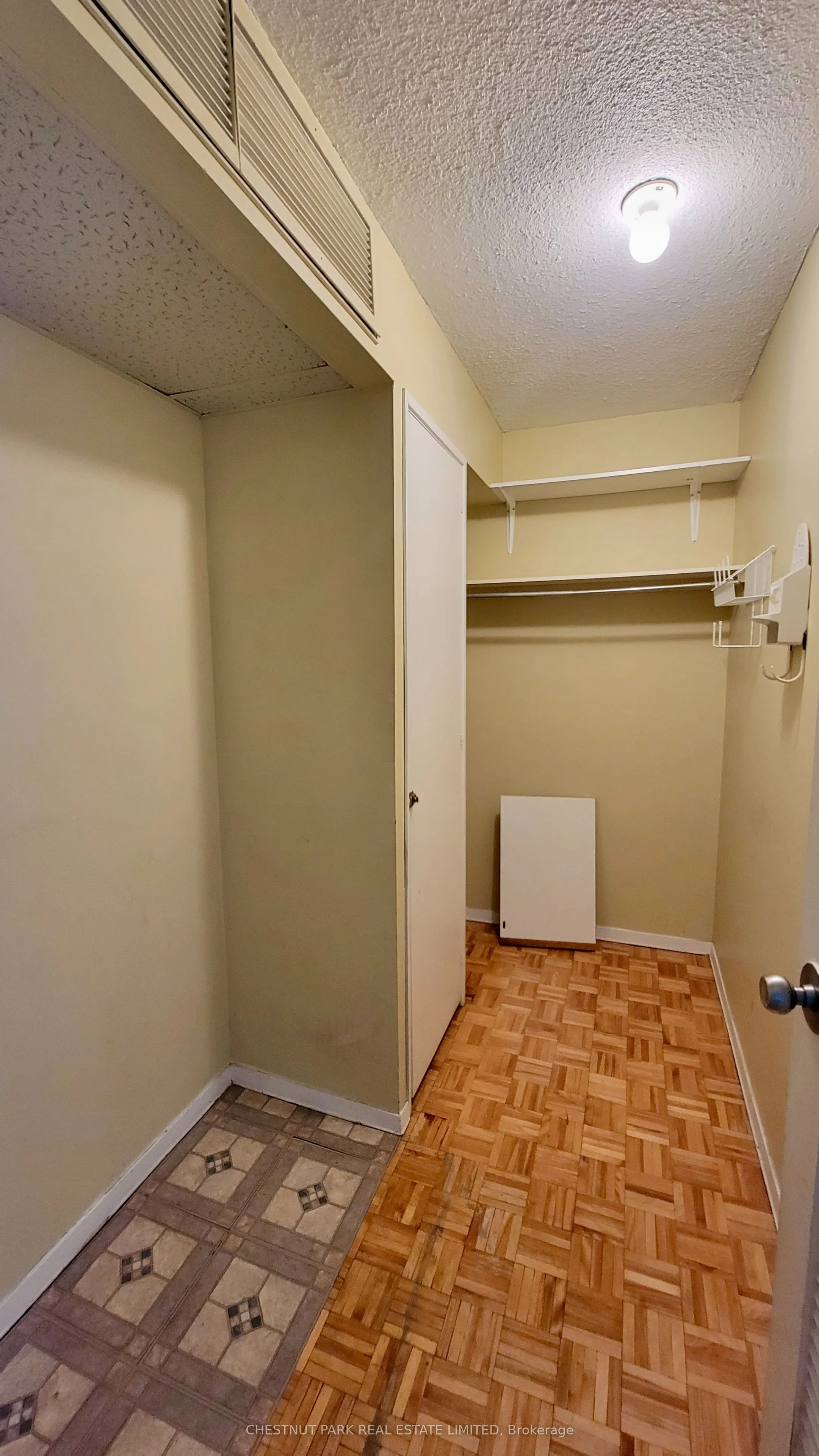 914 Yonge Street, #1707