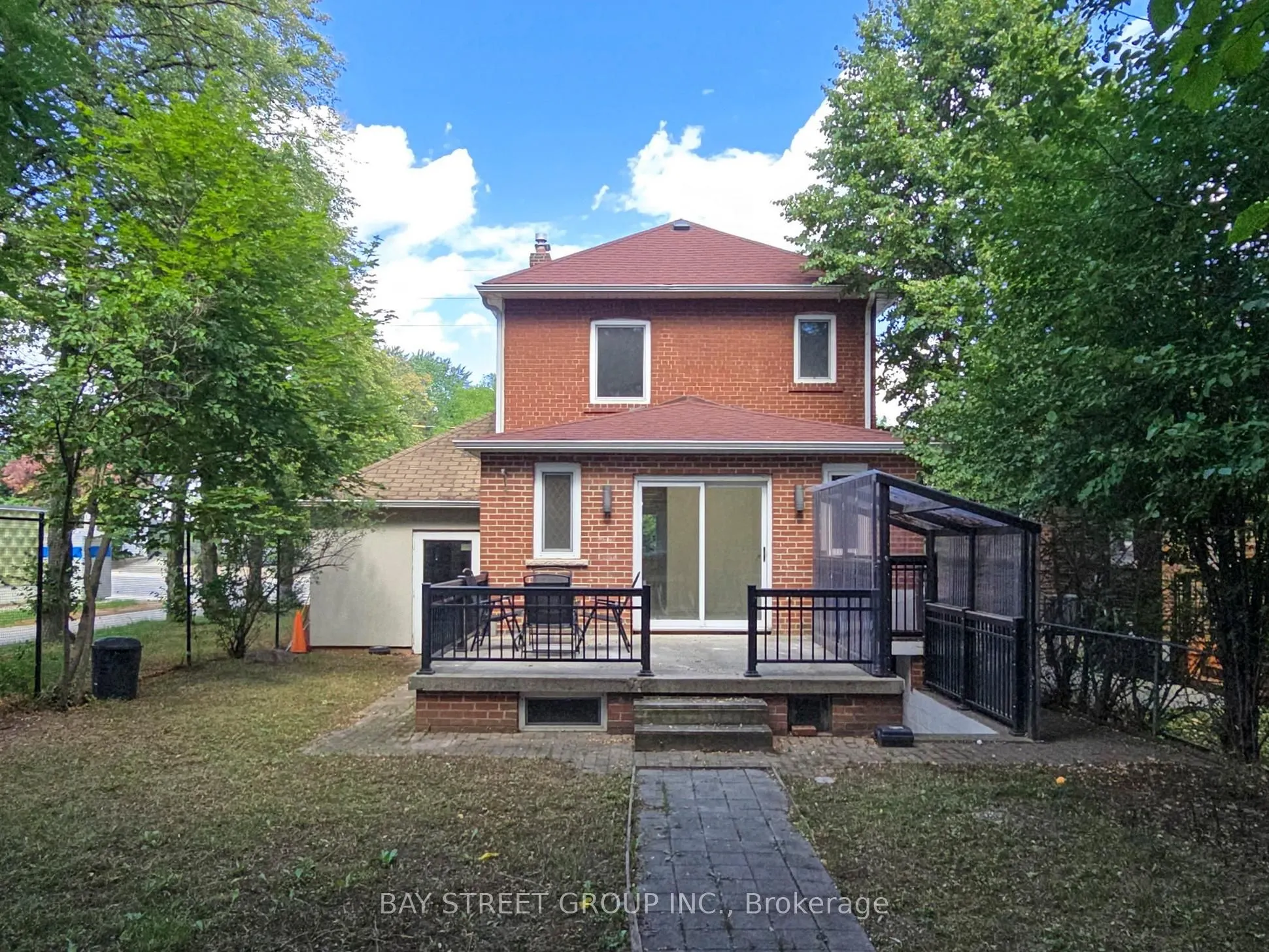 663 Eglinton Avenue E