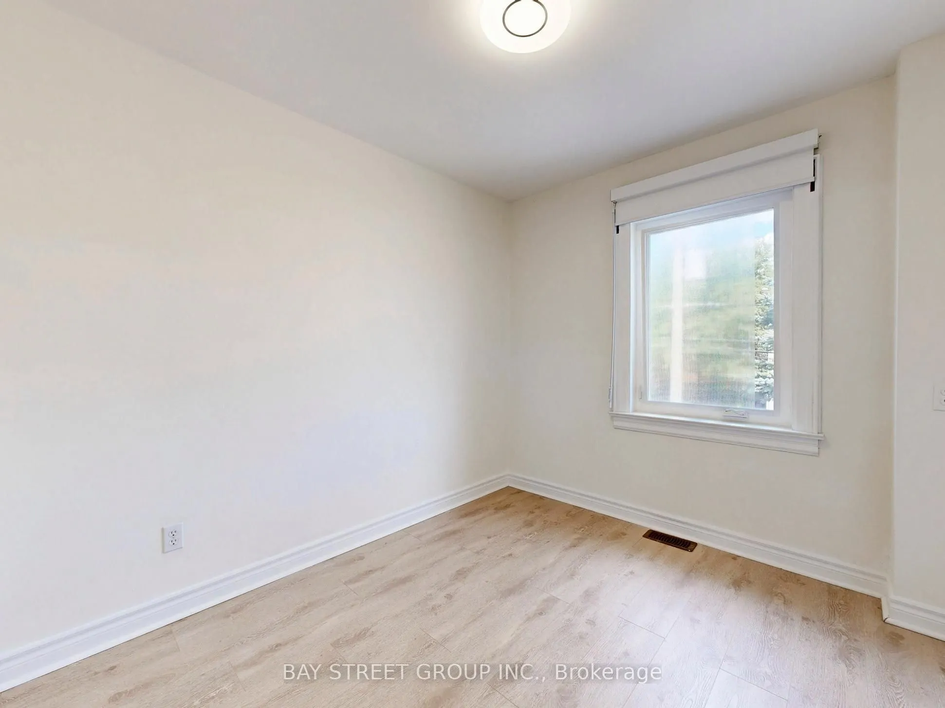 663 Eglinton Avenue E