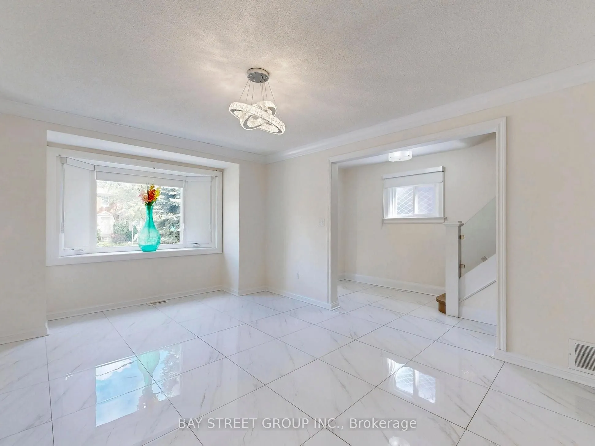 663 Eglinton Avenue E