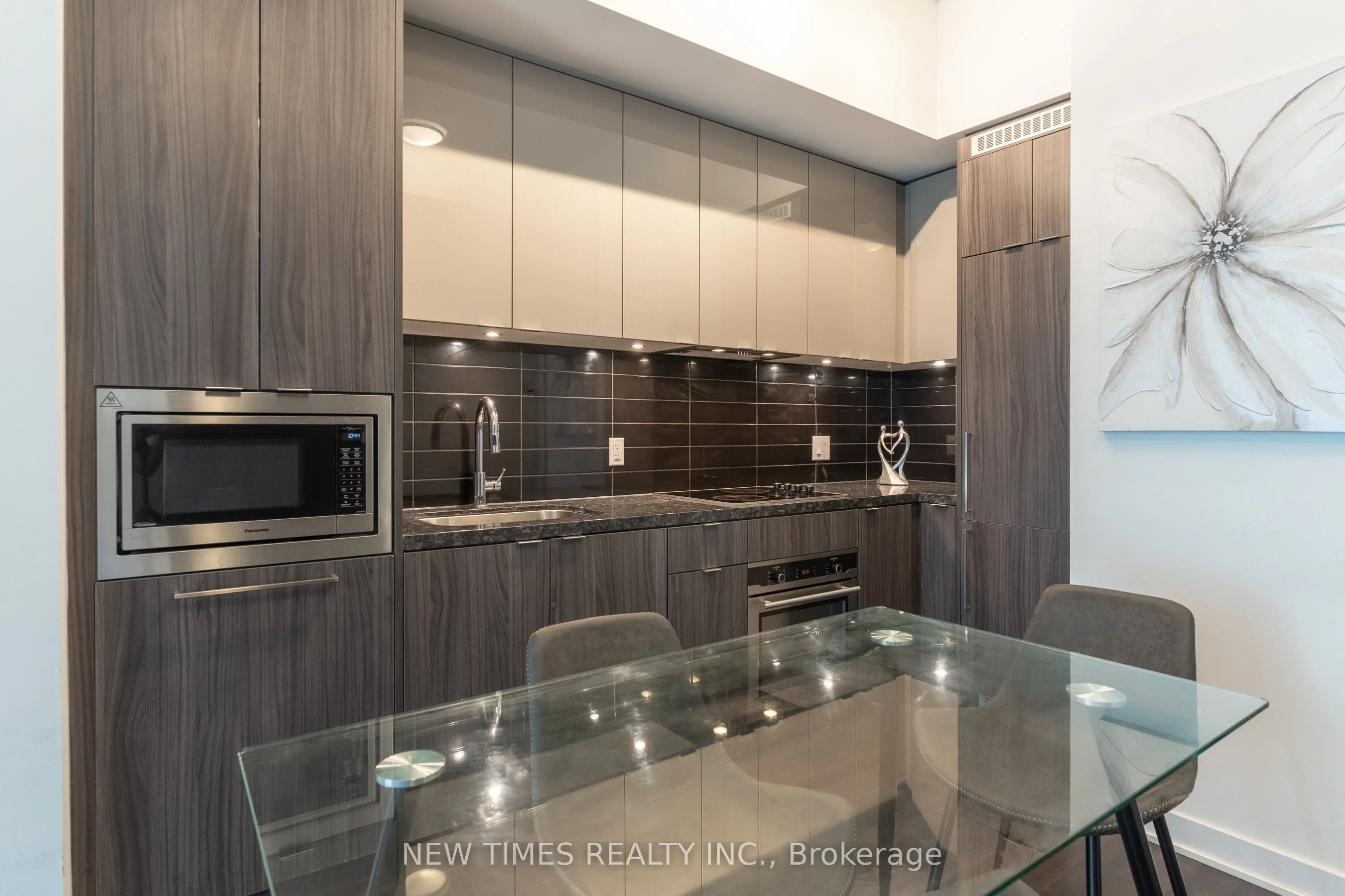 125 Blue Jays Way, #4001