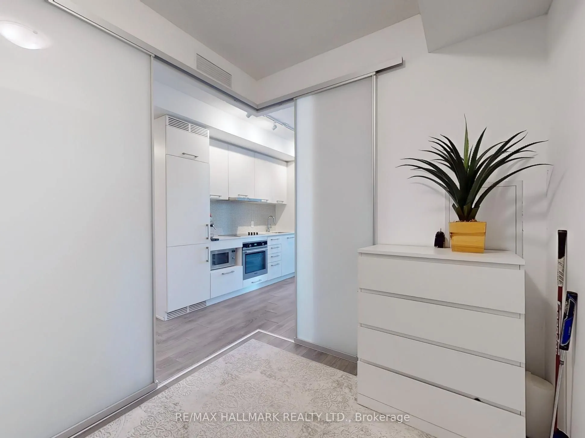 87 Peter Street, #3010