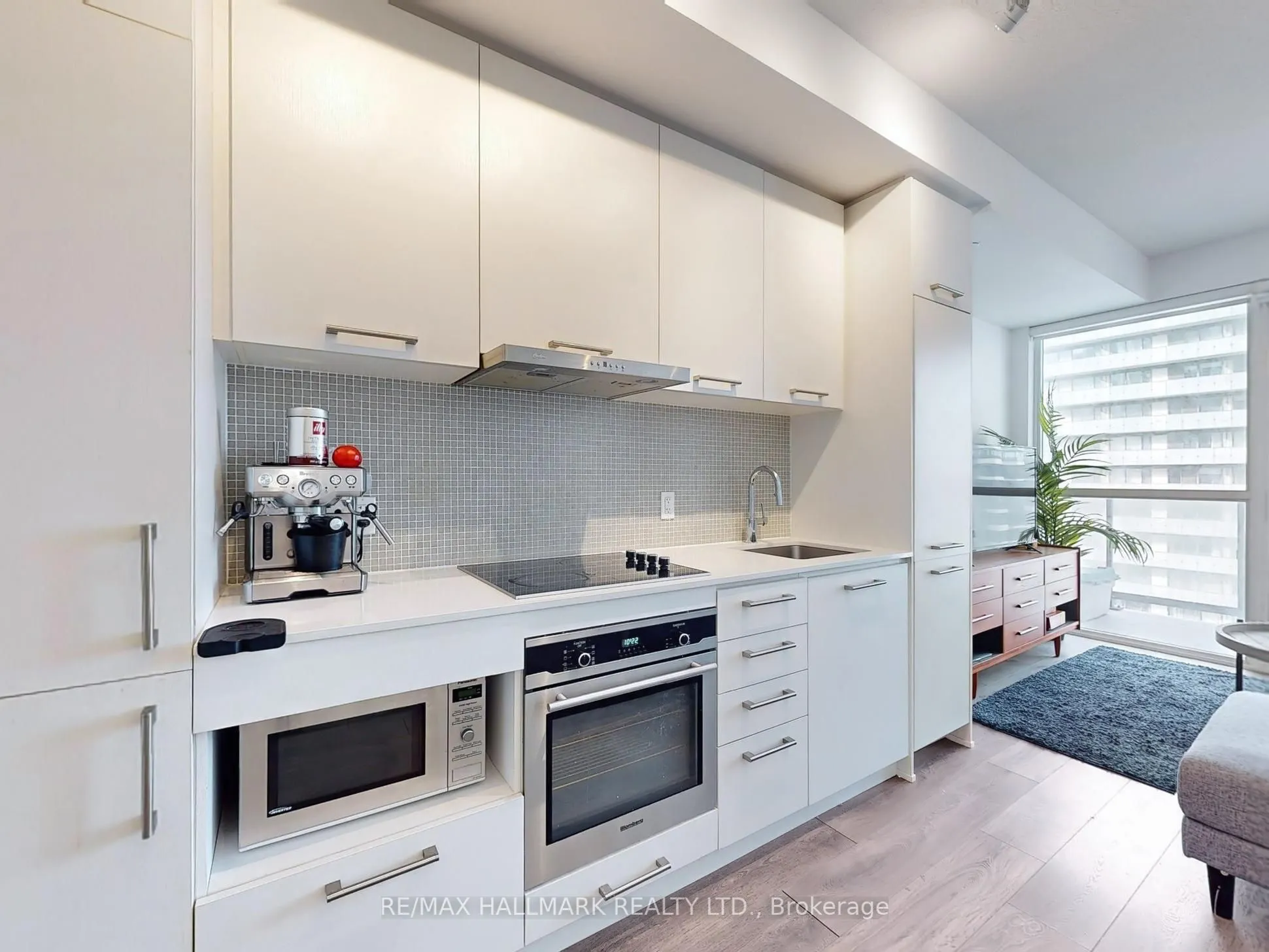 87 Peter Street, #3010