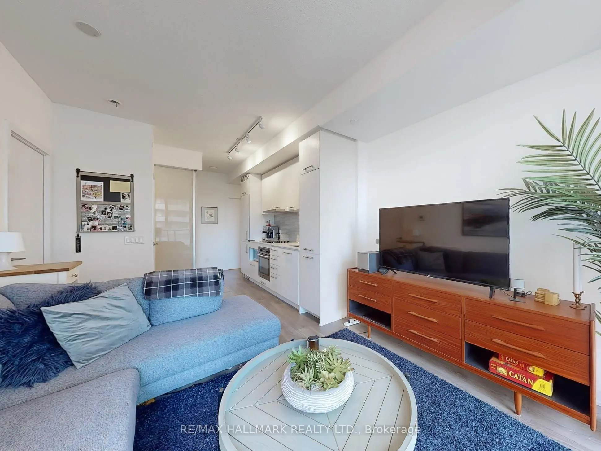 87 Peter Street, #3010