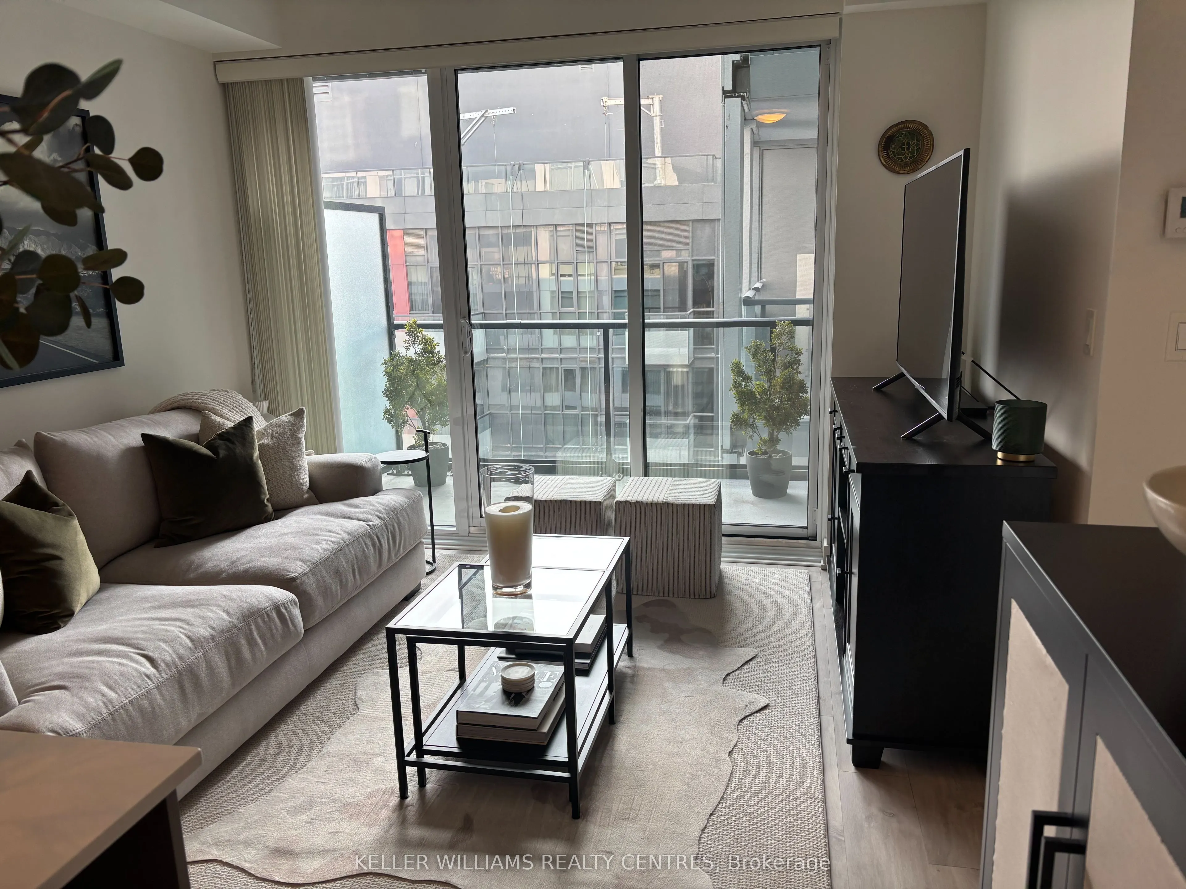 576 Front Street W, #1223E