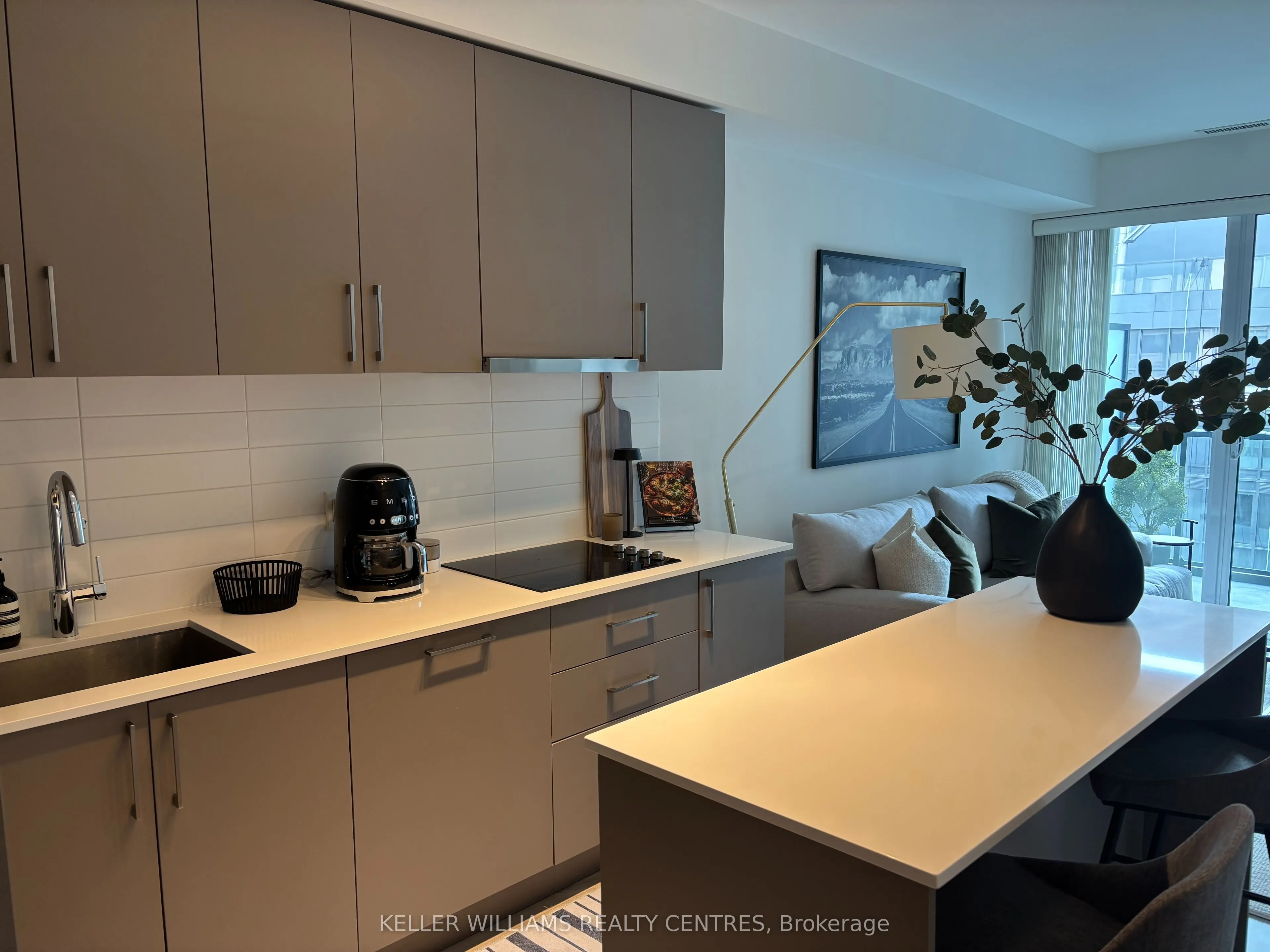 576 Front Street W, #1223E