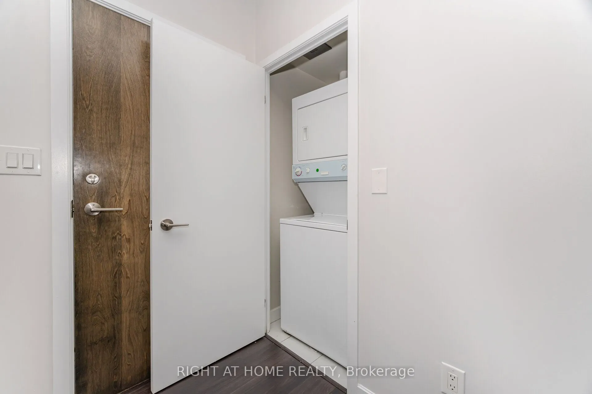 33 Bay Street, #418