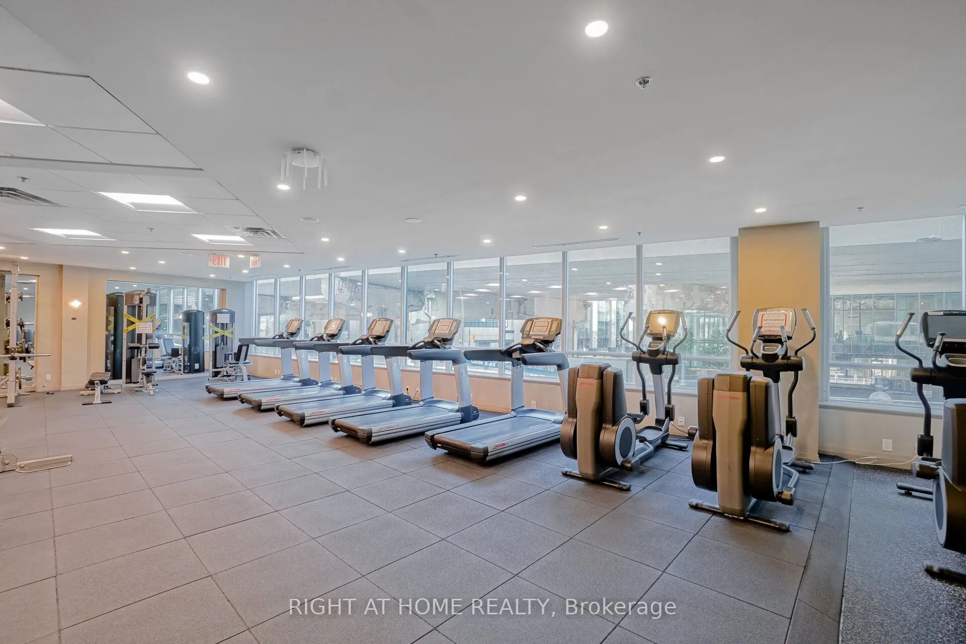 33 Bay Street, #418