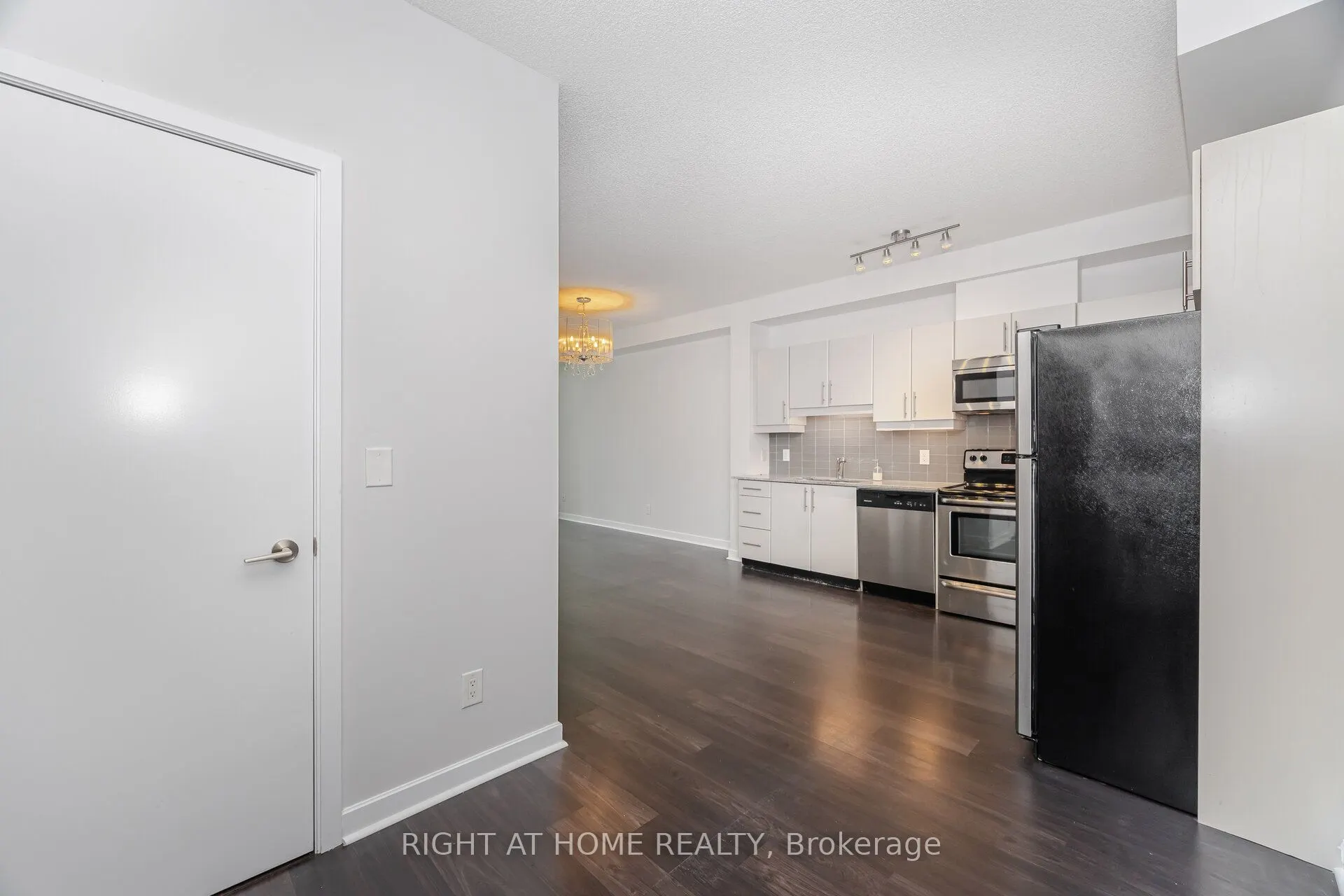 33 Bay Street, #418