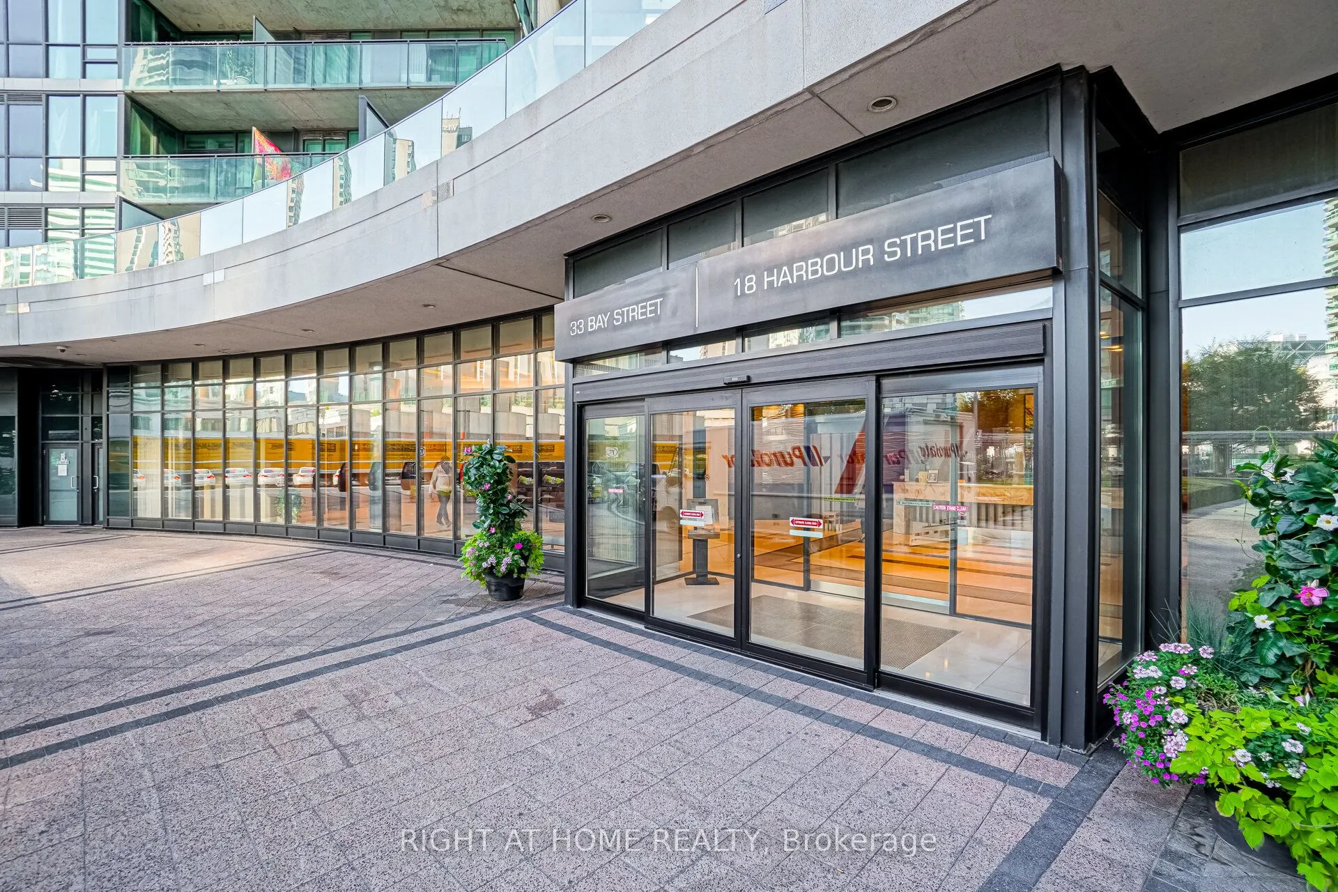 33 Bay Street, #418