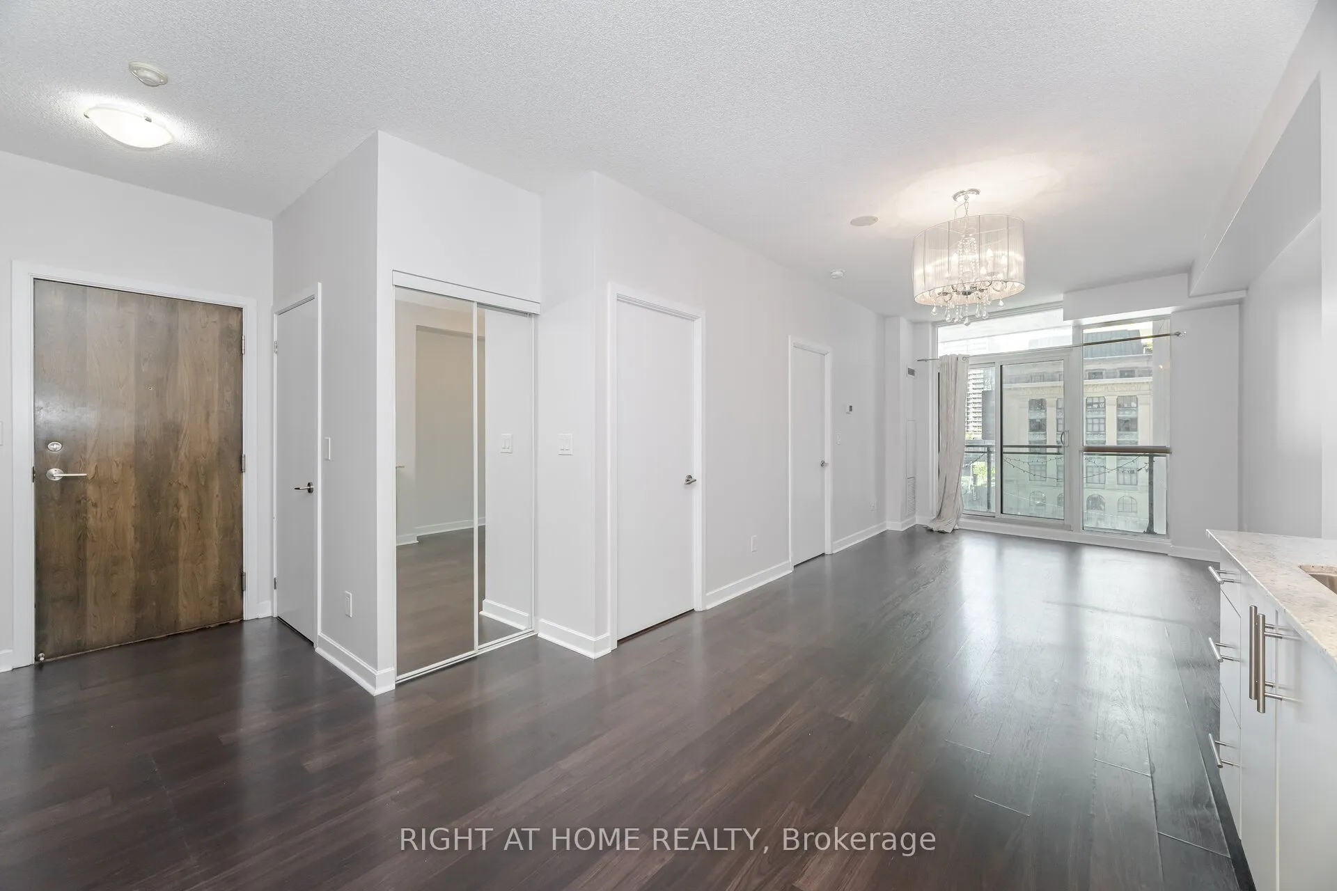 33 Bay Street, #418