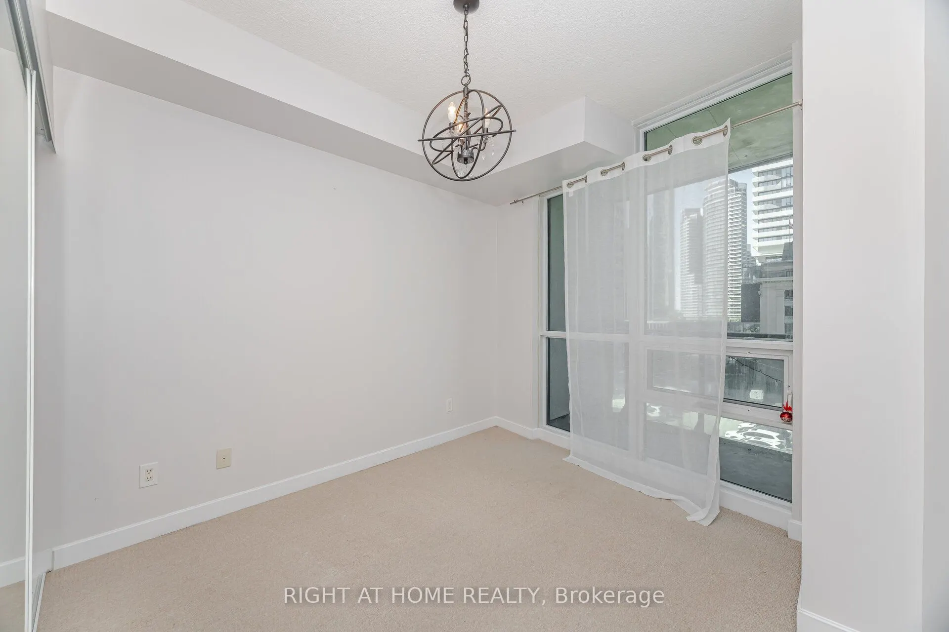 33 Bay Street, #418