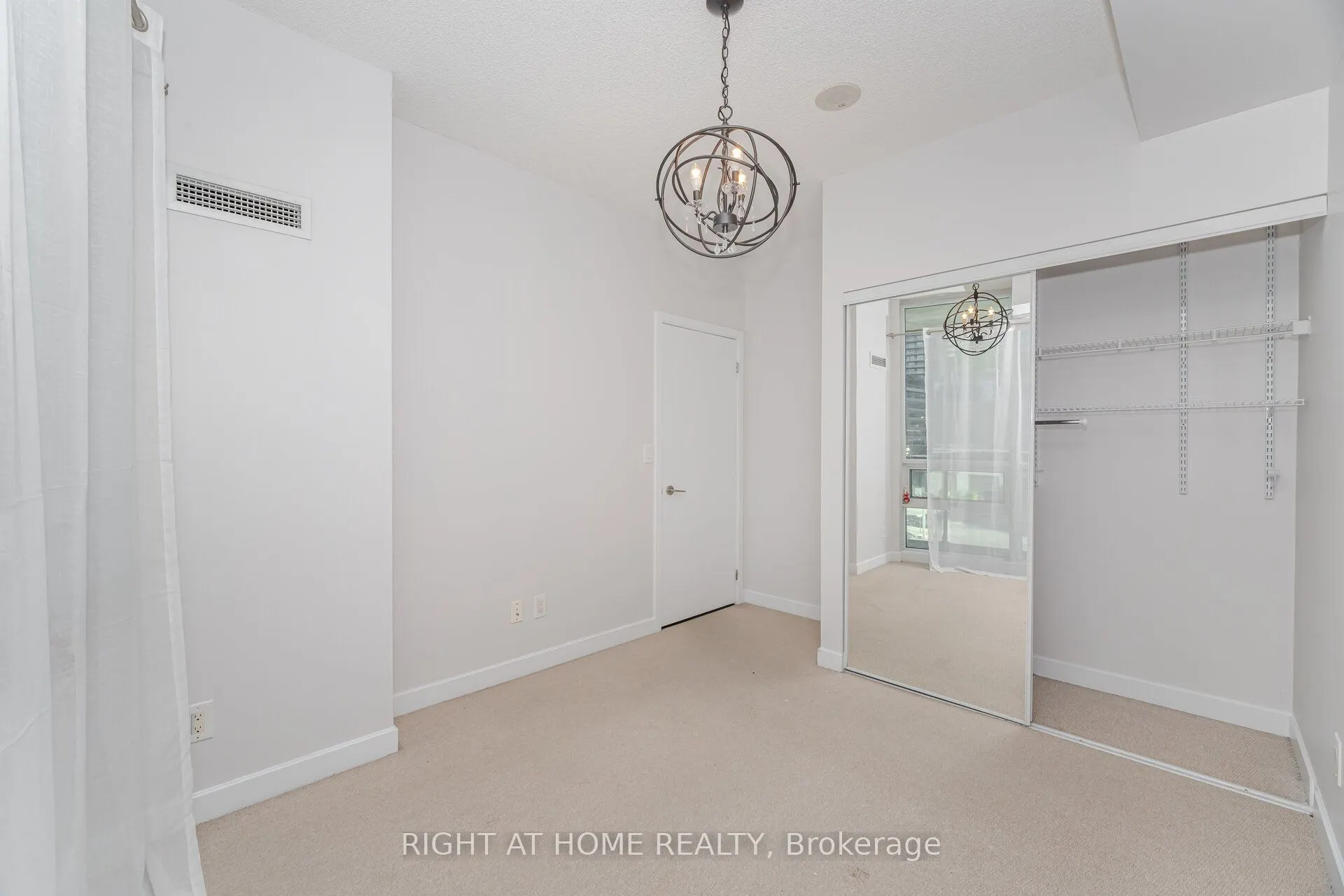33 Bay Street, #418