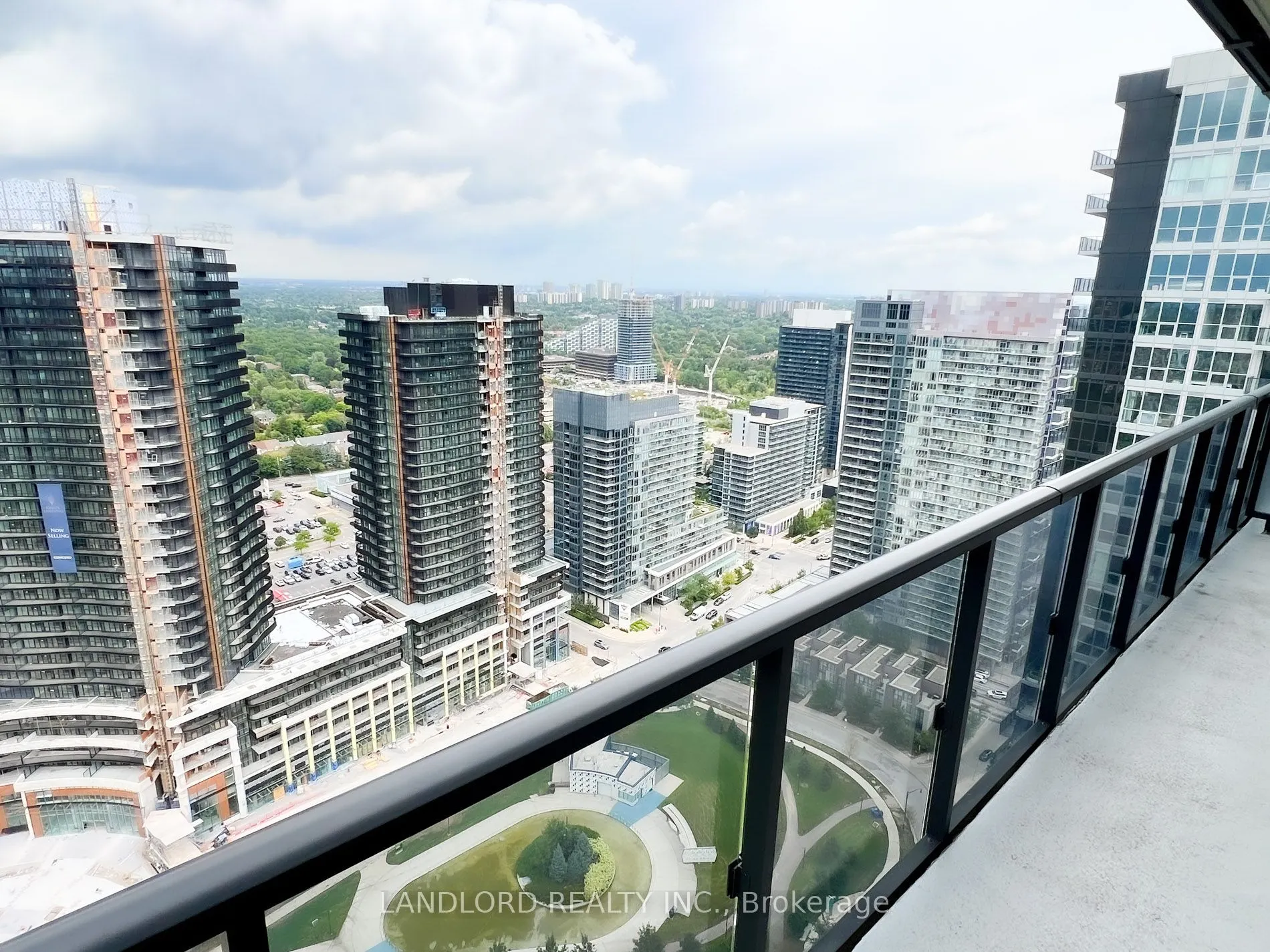 85 Mcmahon Drive, #3707