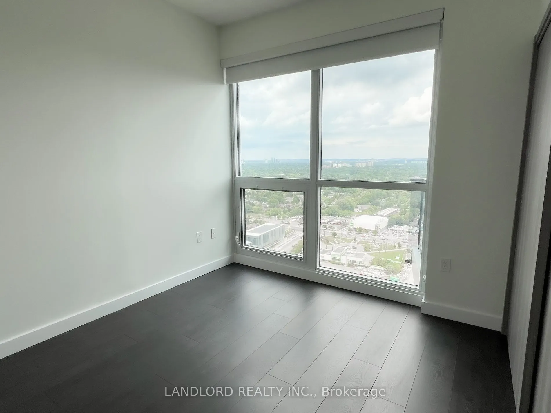85 Mcmahon Drive, #3707