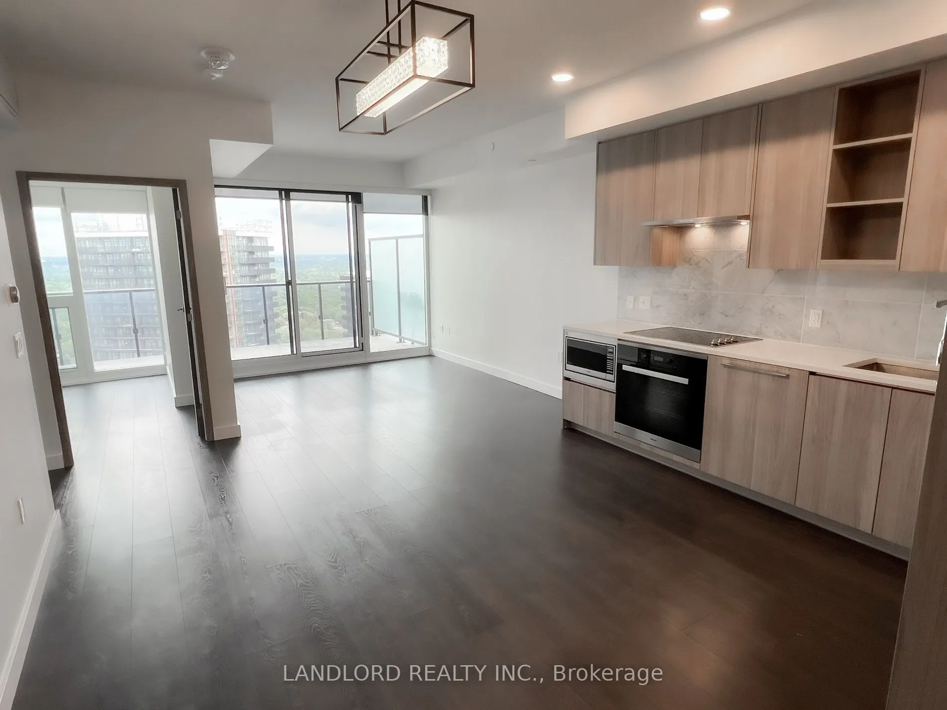 85 Mcmahon Drive, #3707