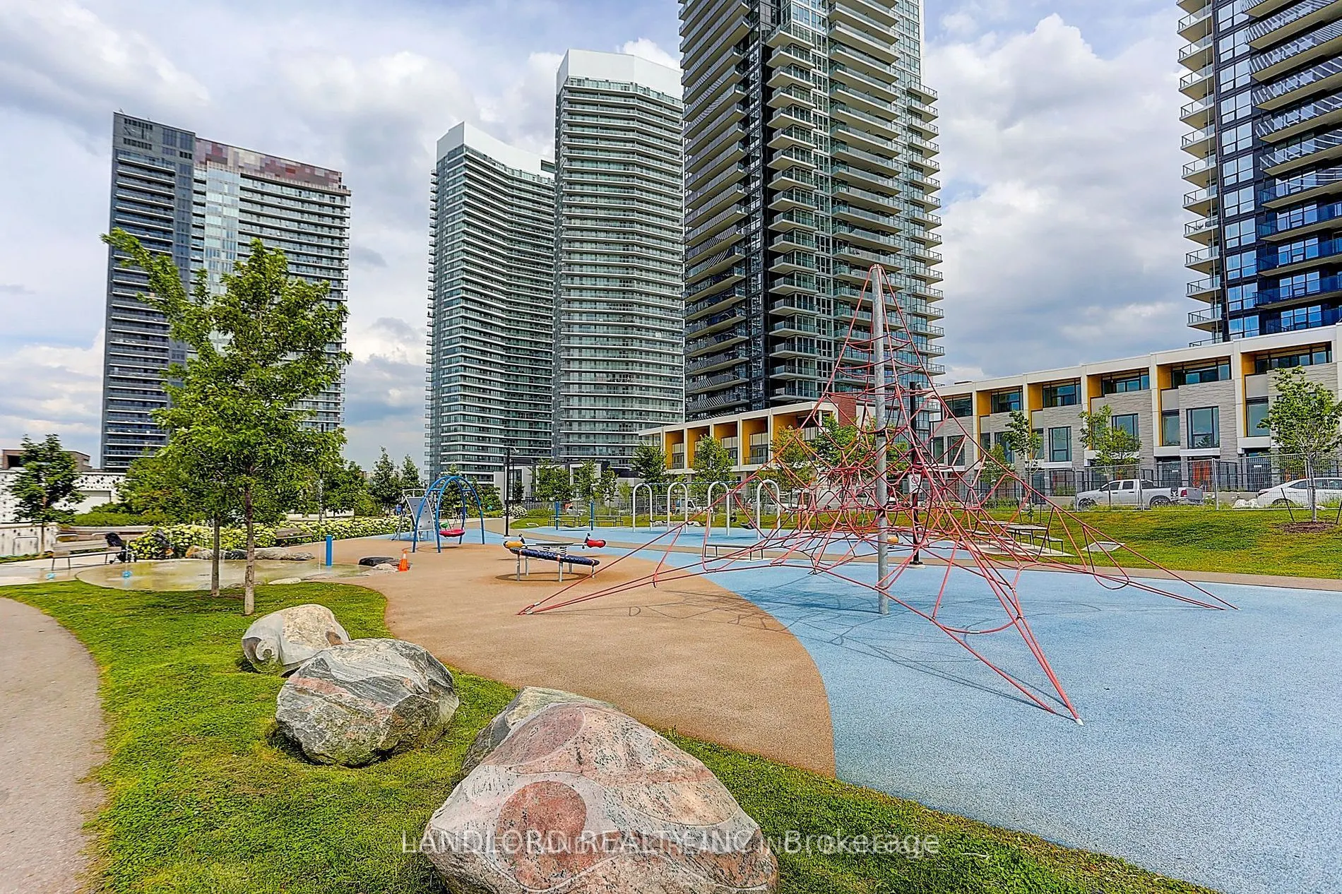 85 Mcmahon Drive, #3707