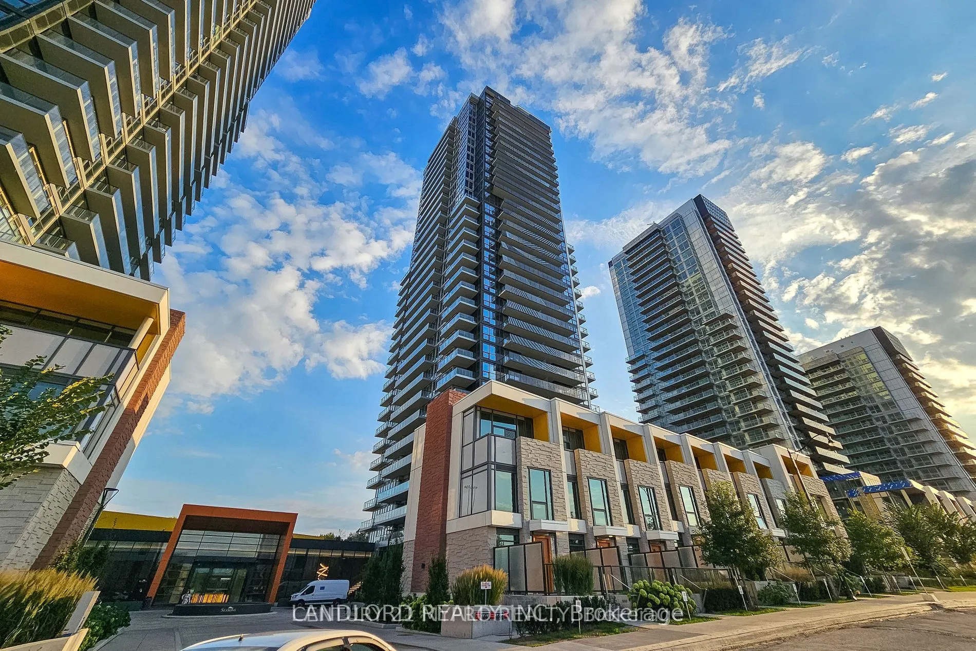 85 Mcmahon Drive, #3707