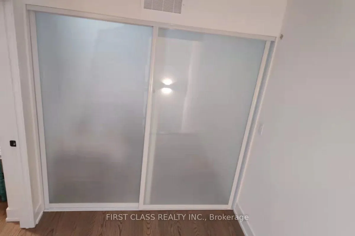 100 River Street W, #Th08