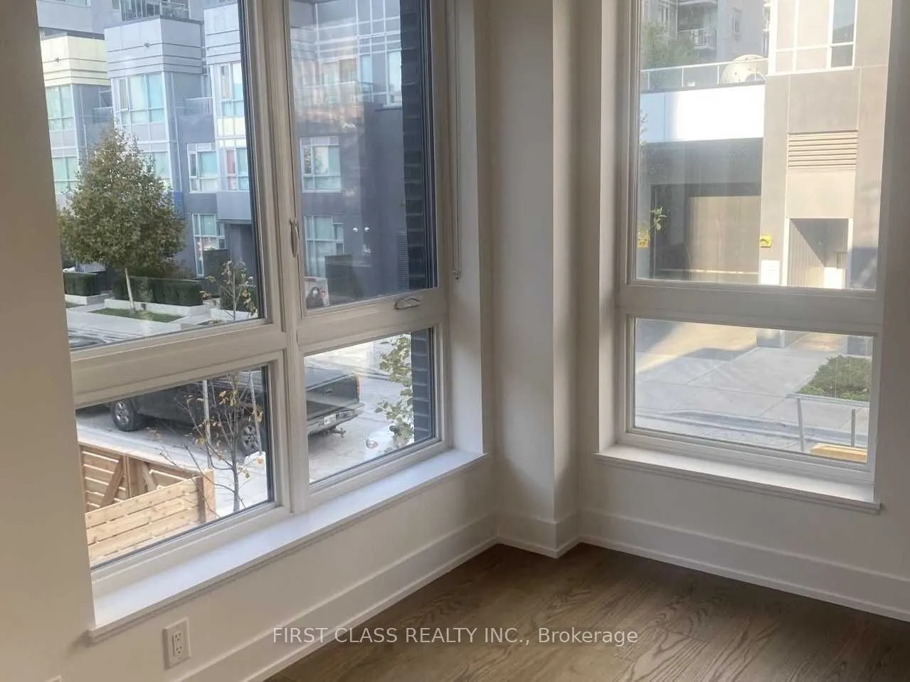 100 River Street W, #Th08