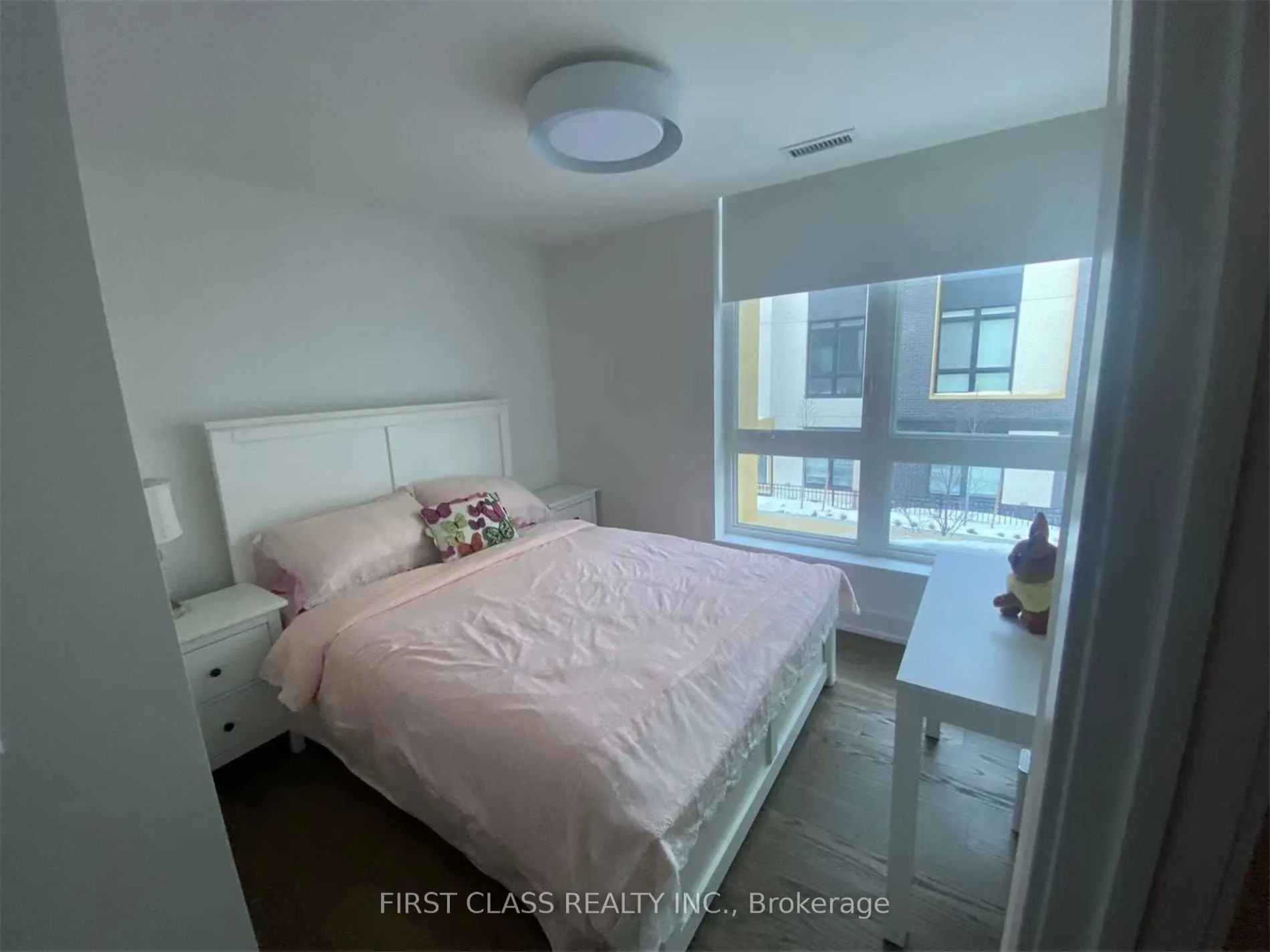 100 River Street W, #Th08