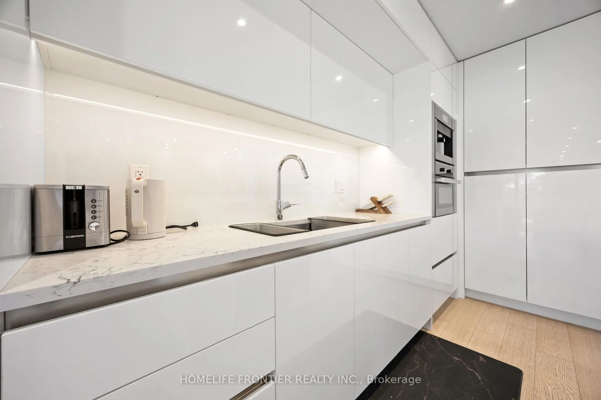 6 Jackes Avenue, #401