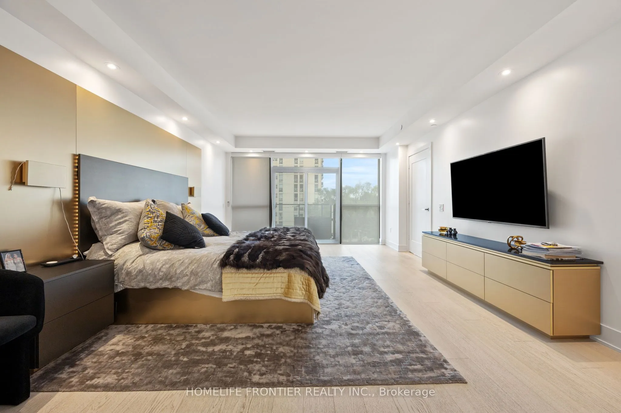 6 Jackes Avenue, #401