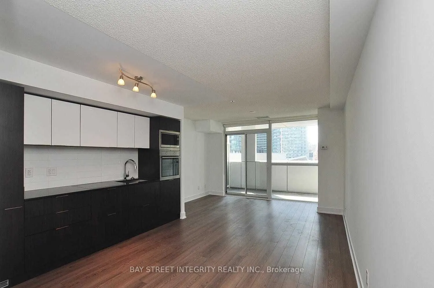 318 Richmond Street W, #915