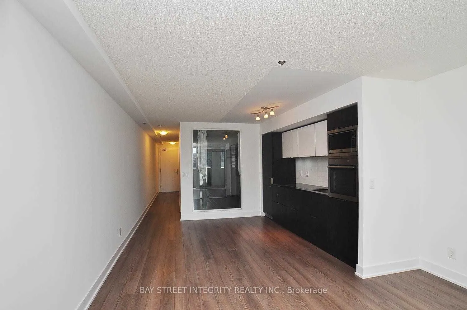 318 Richmond Street W, #915