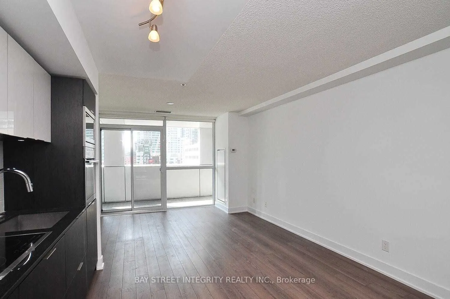 318 Richmond Street W, #915