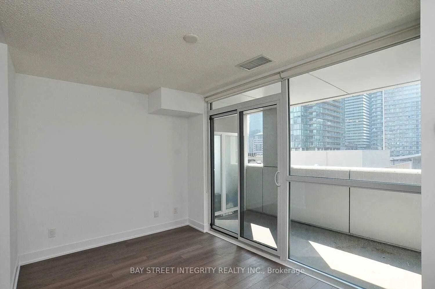 318 Richmond Street W, #915