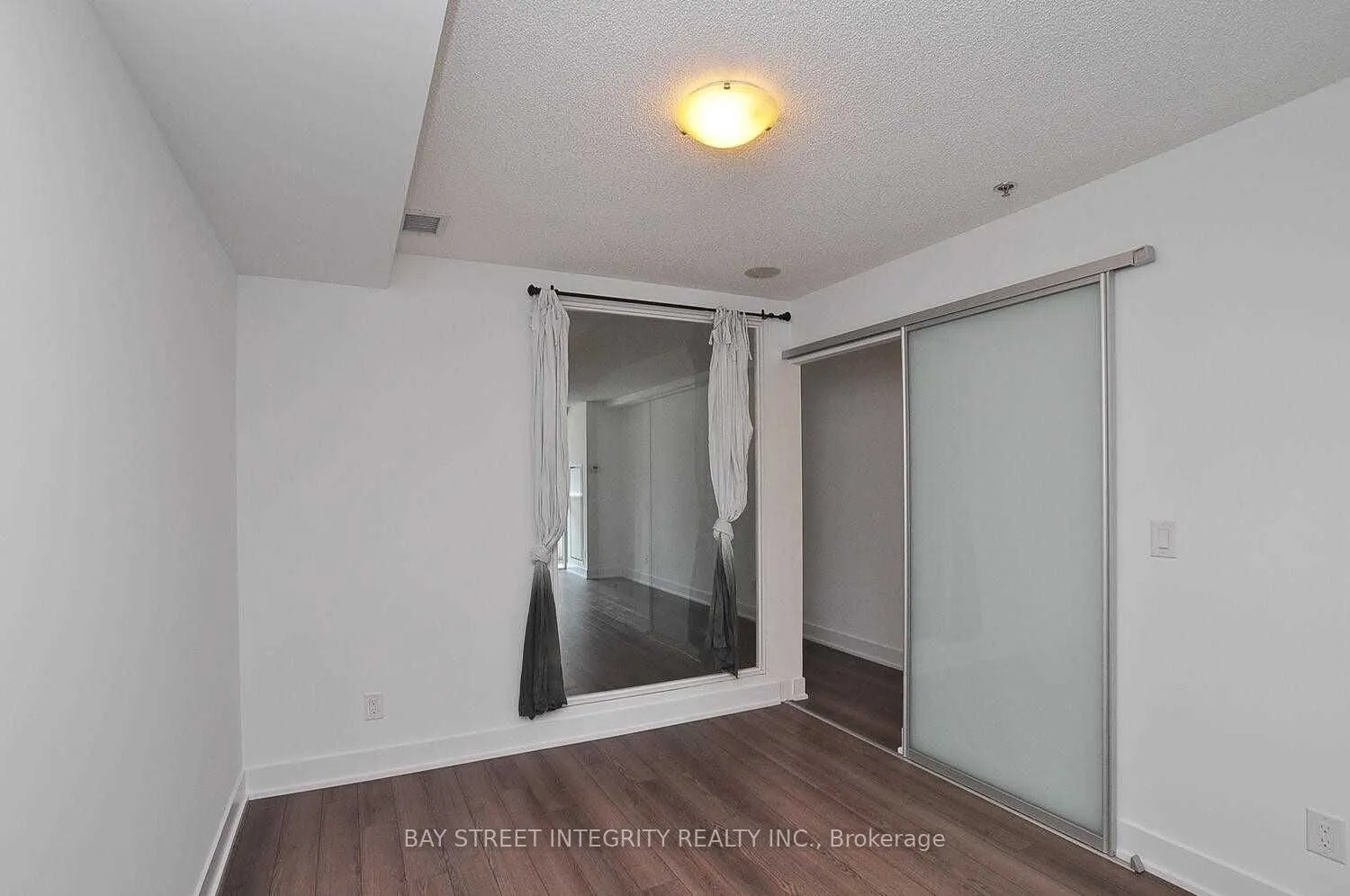 318 Richmond Street W, #915