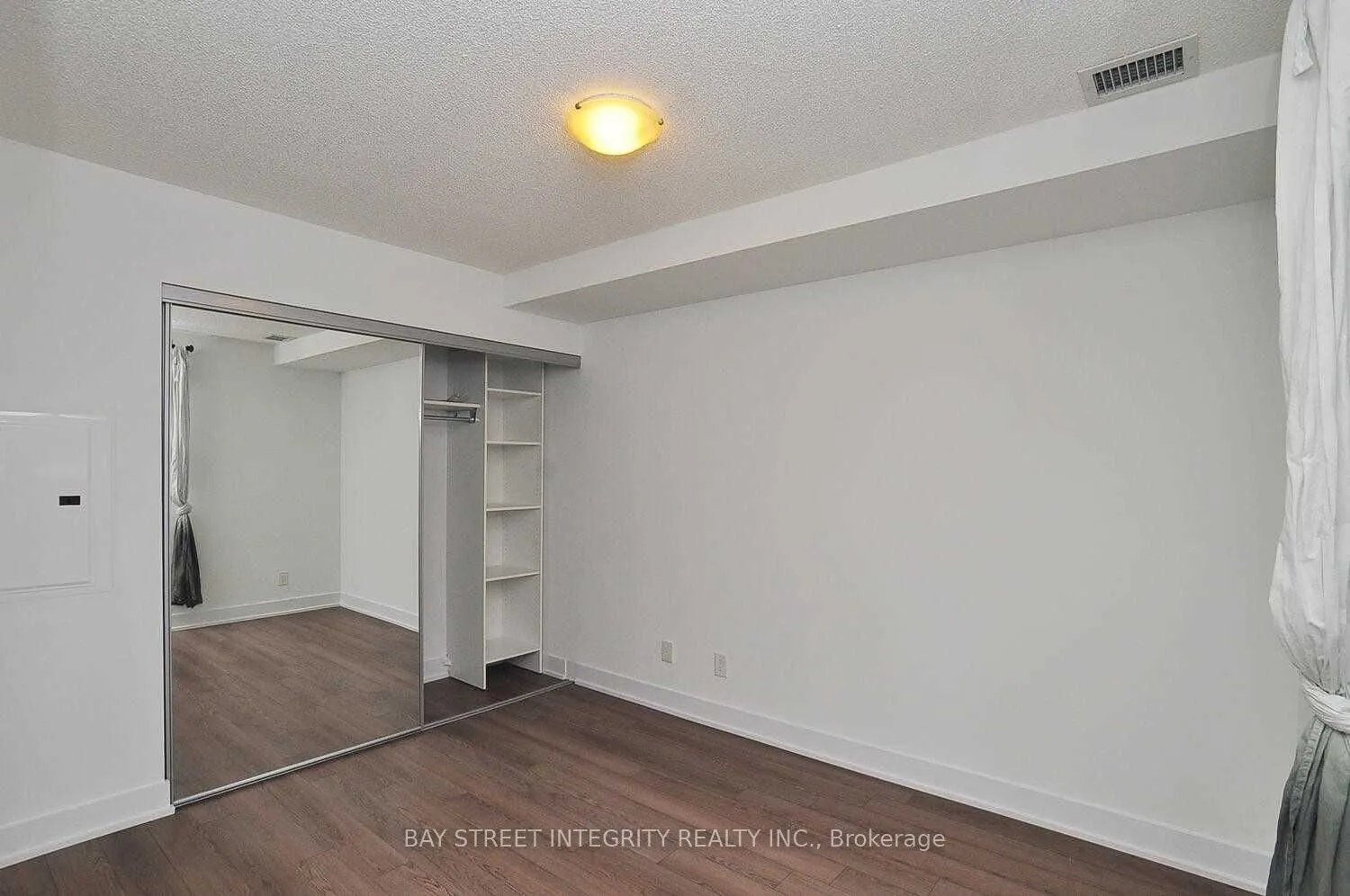 318 Richmond Street W, #915
