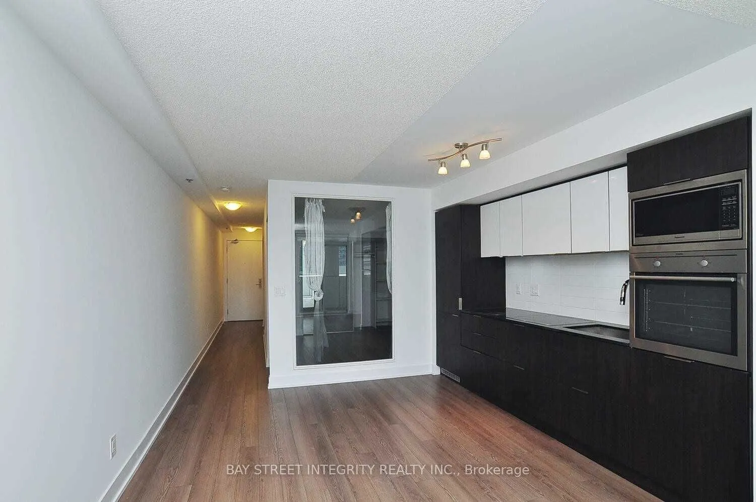 318 Richmond Street W, #915