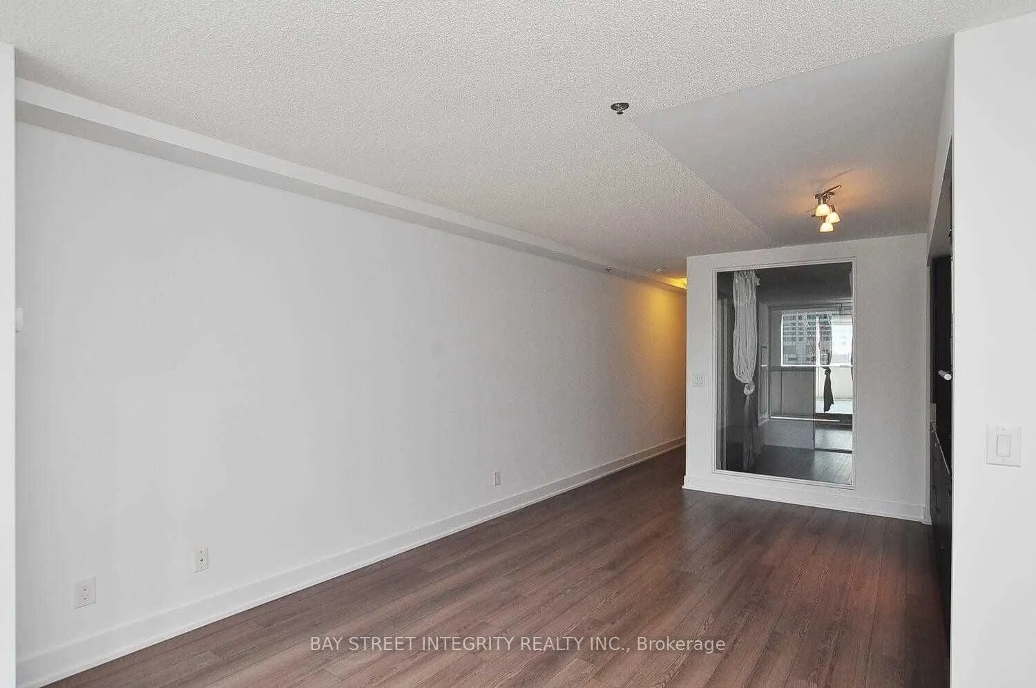 318 Richmond Street W, #915