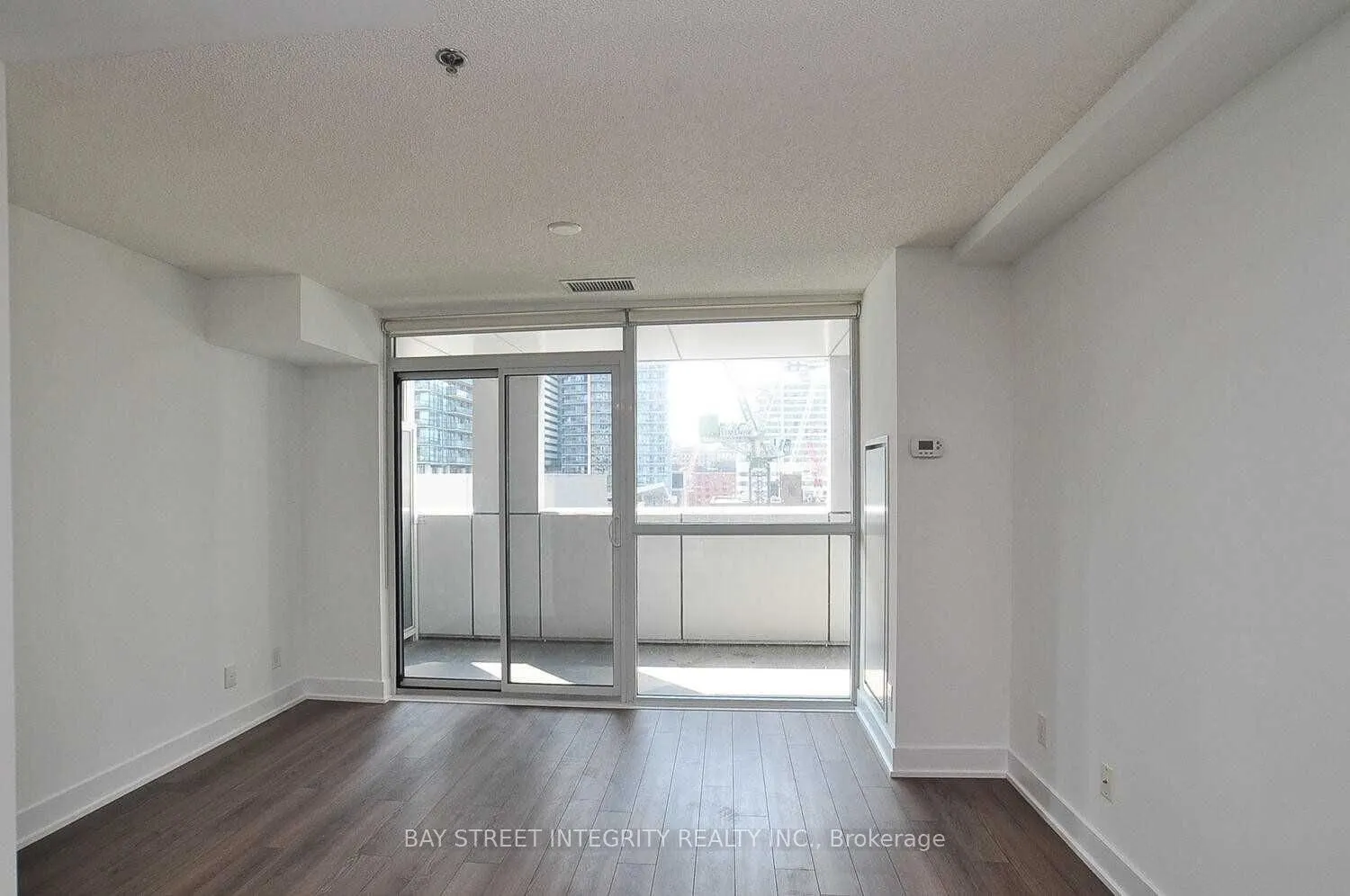 318 Richmond Street W, #915