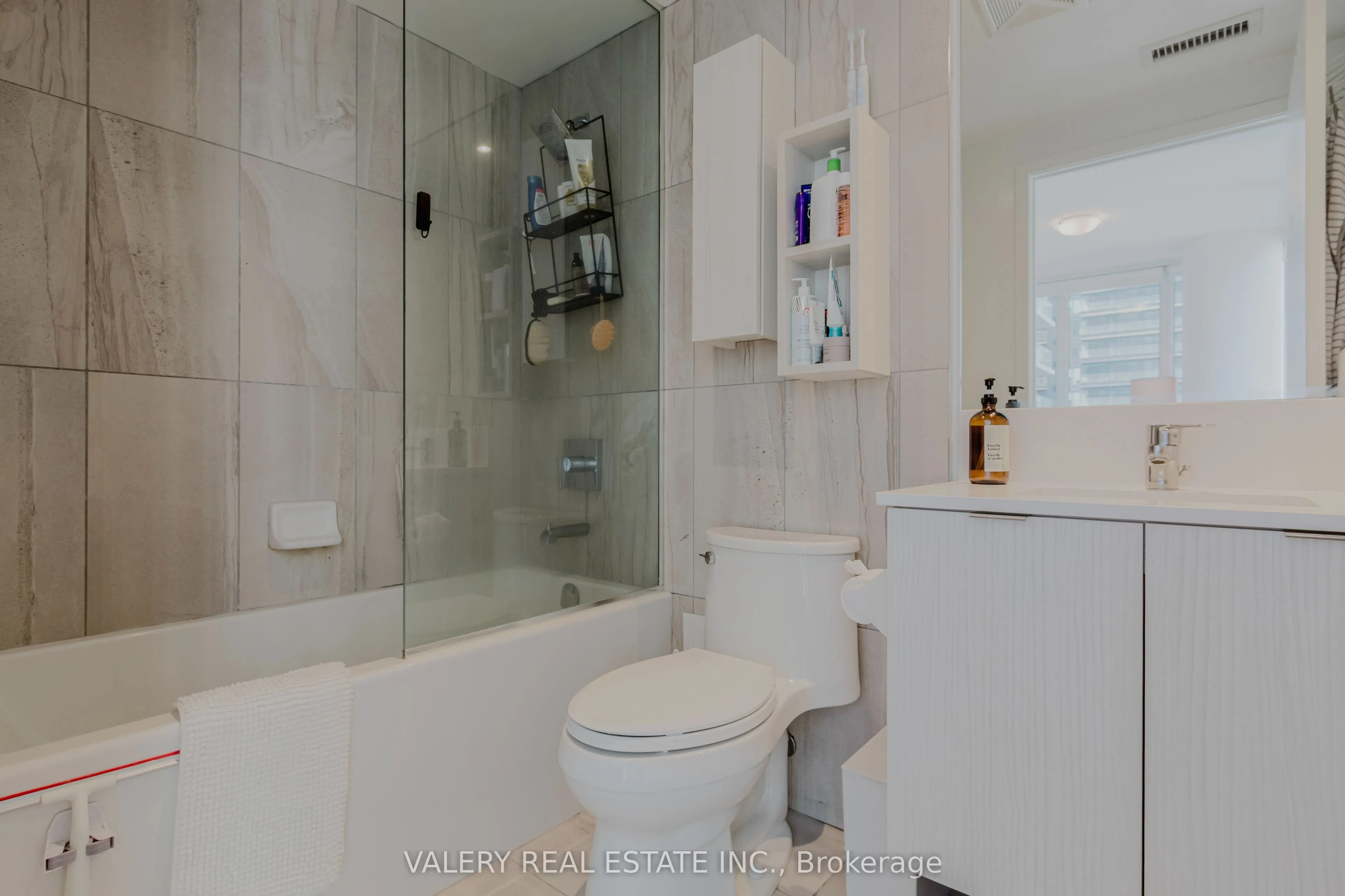 195 Redpath Avenue, #712