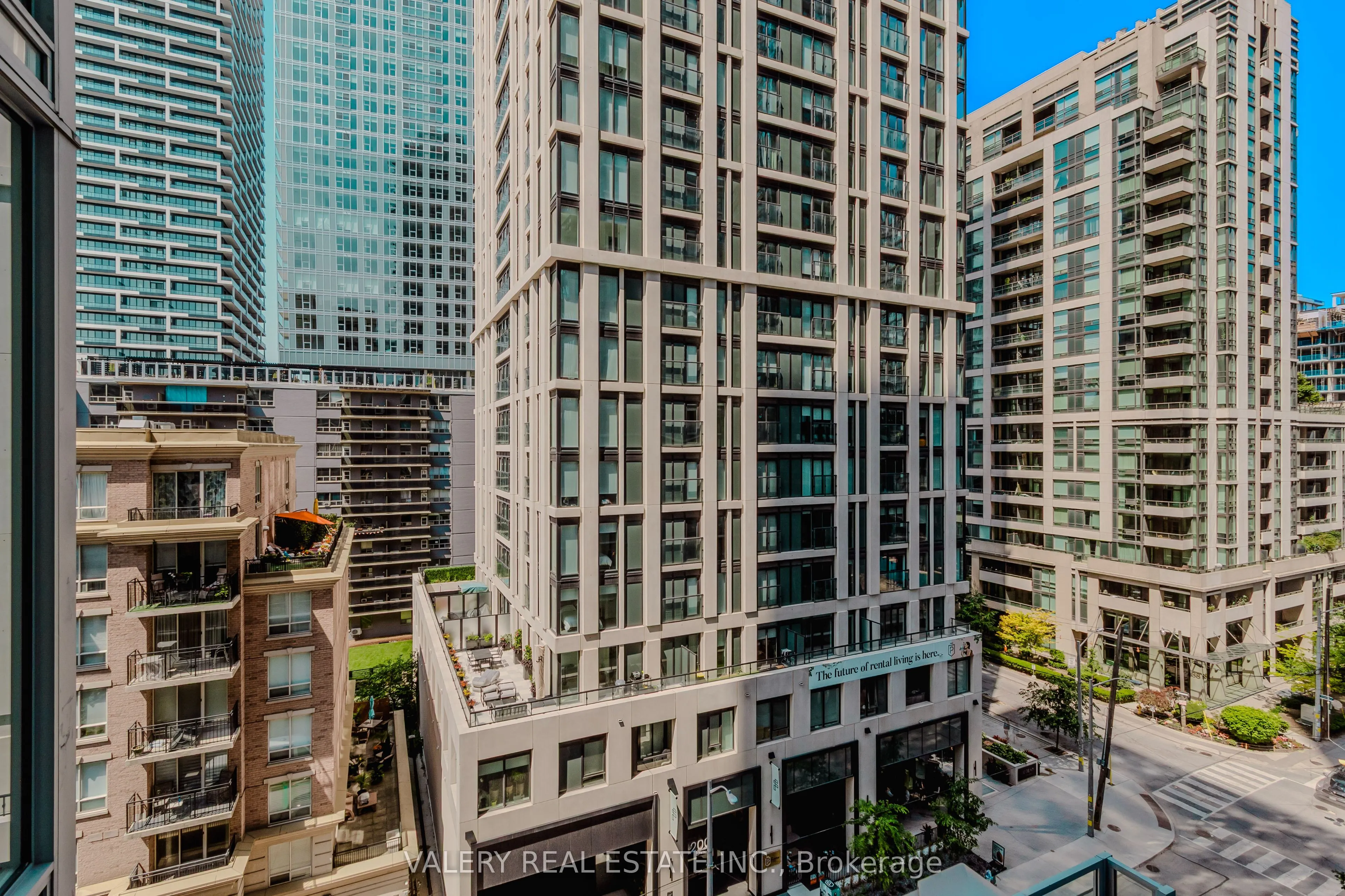 195 Redpath Avenue, #712