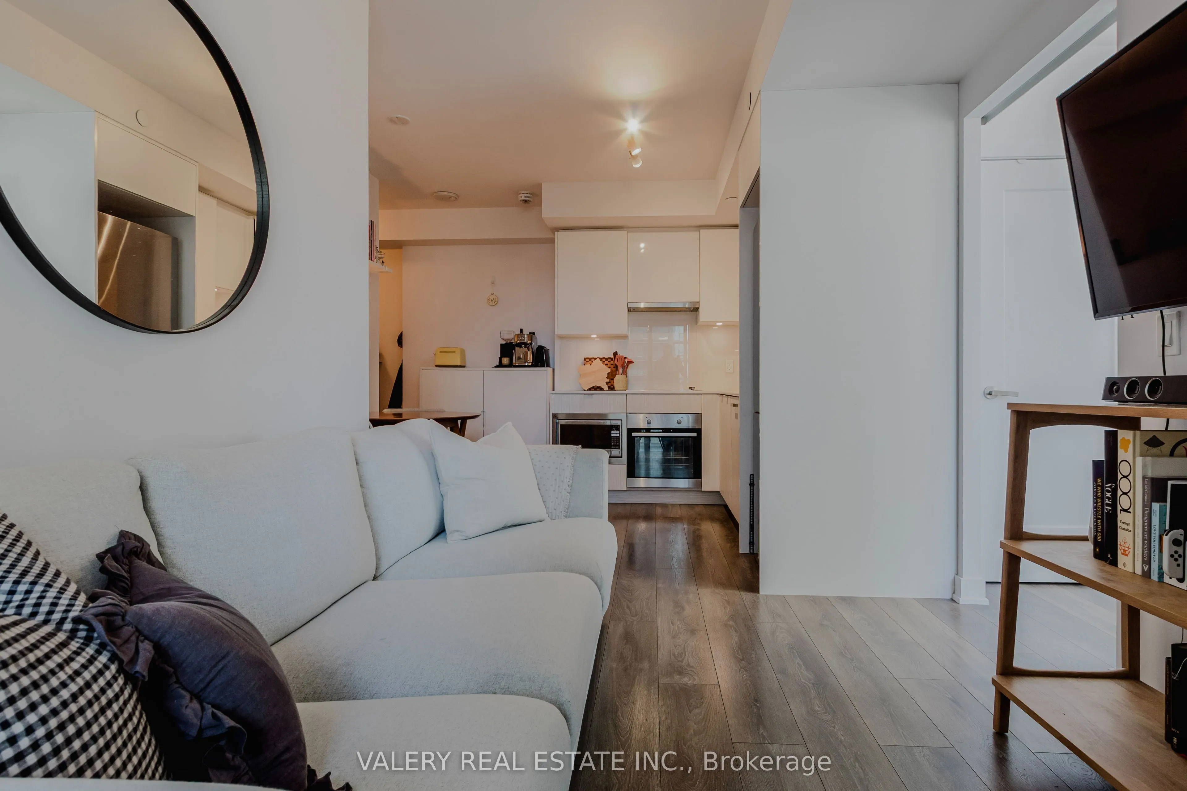 195 Redpath Avenue, #712