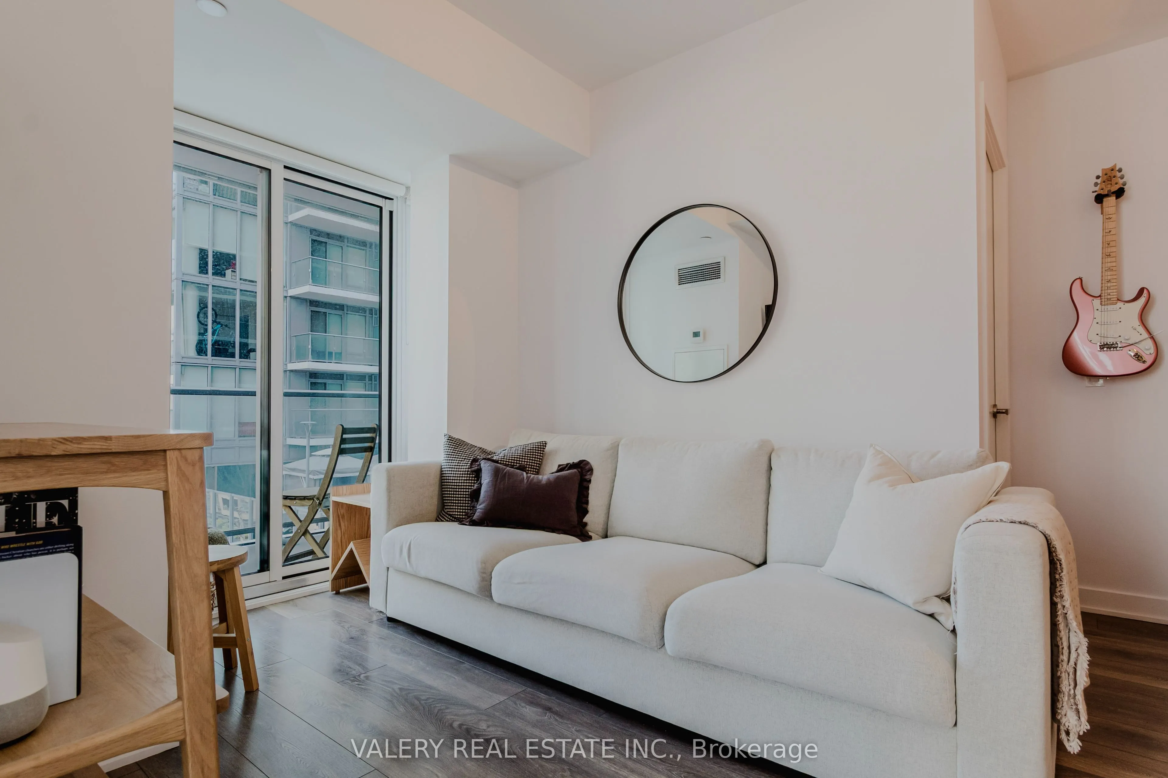 195 Redpath Avenue, #712
