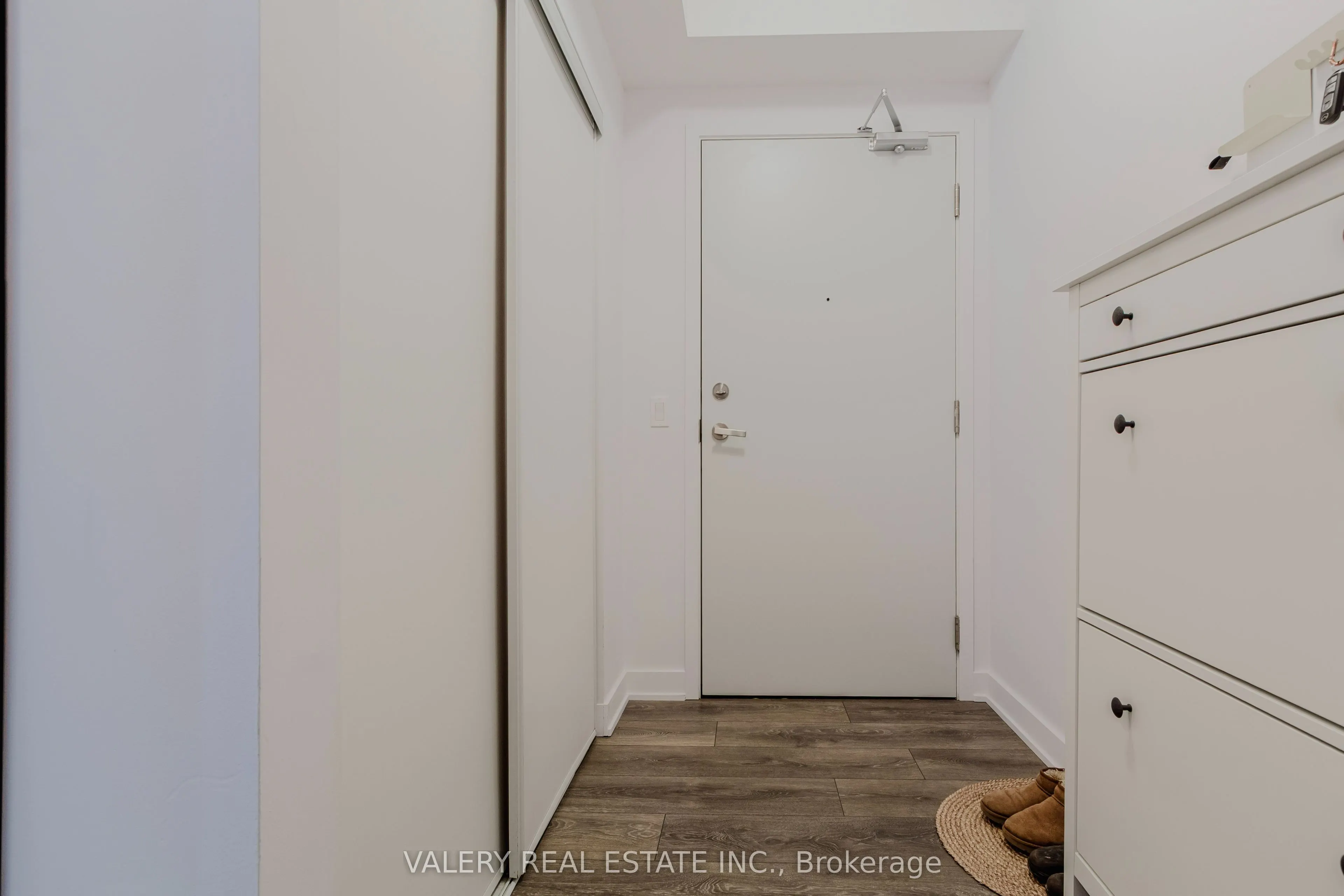 195 Redpath Avenue, #712