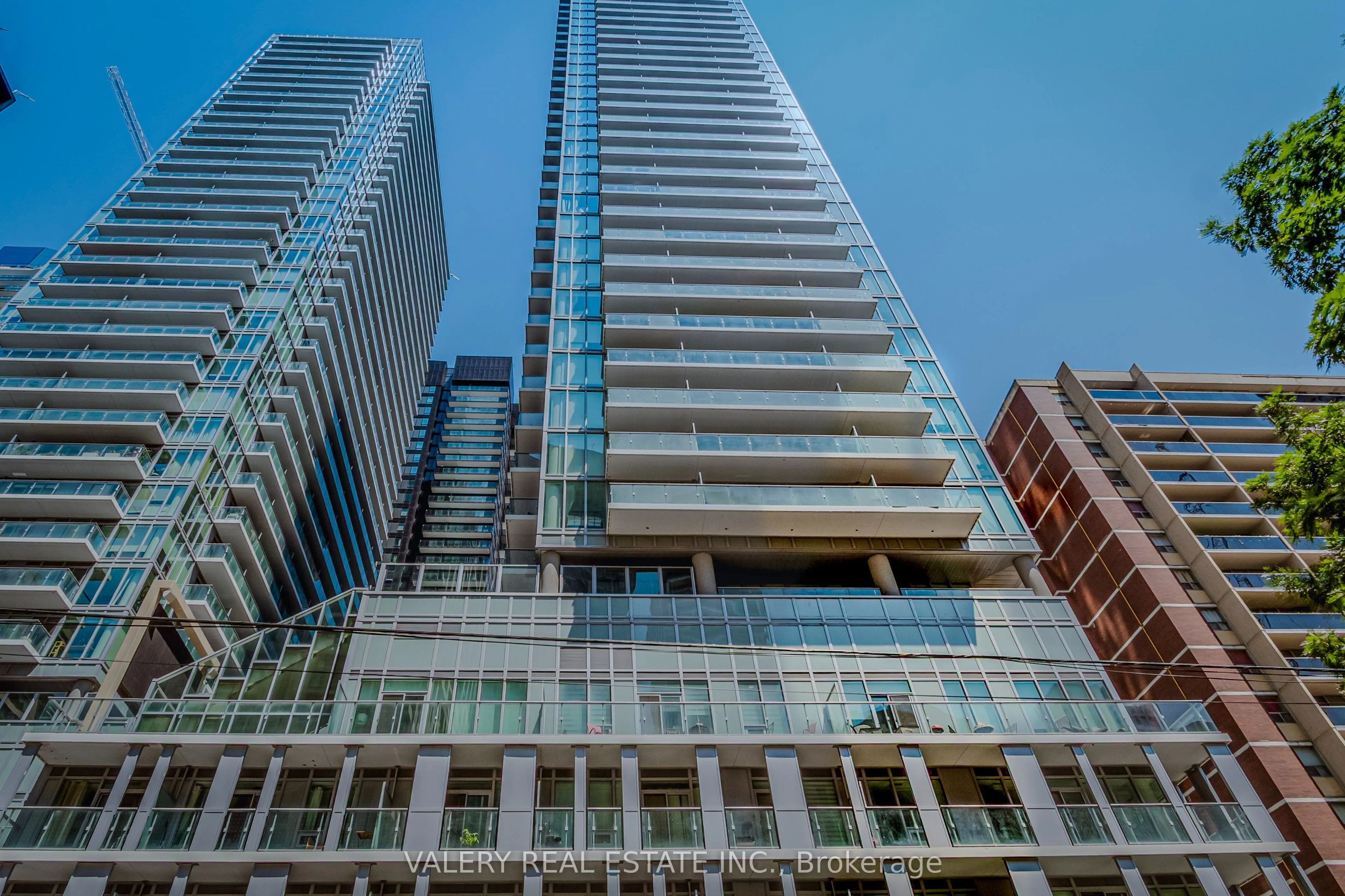 195 Redpath Avenue, #712