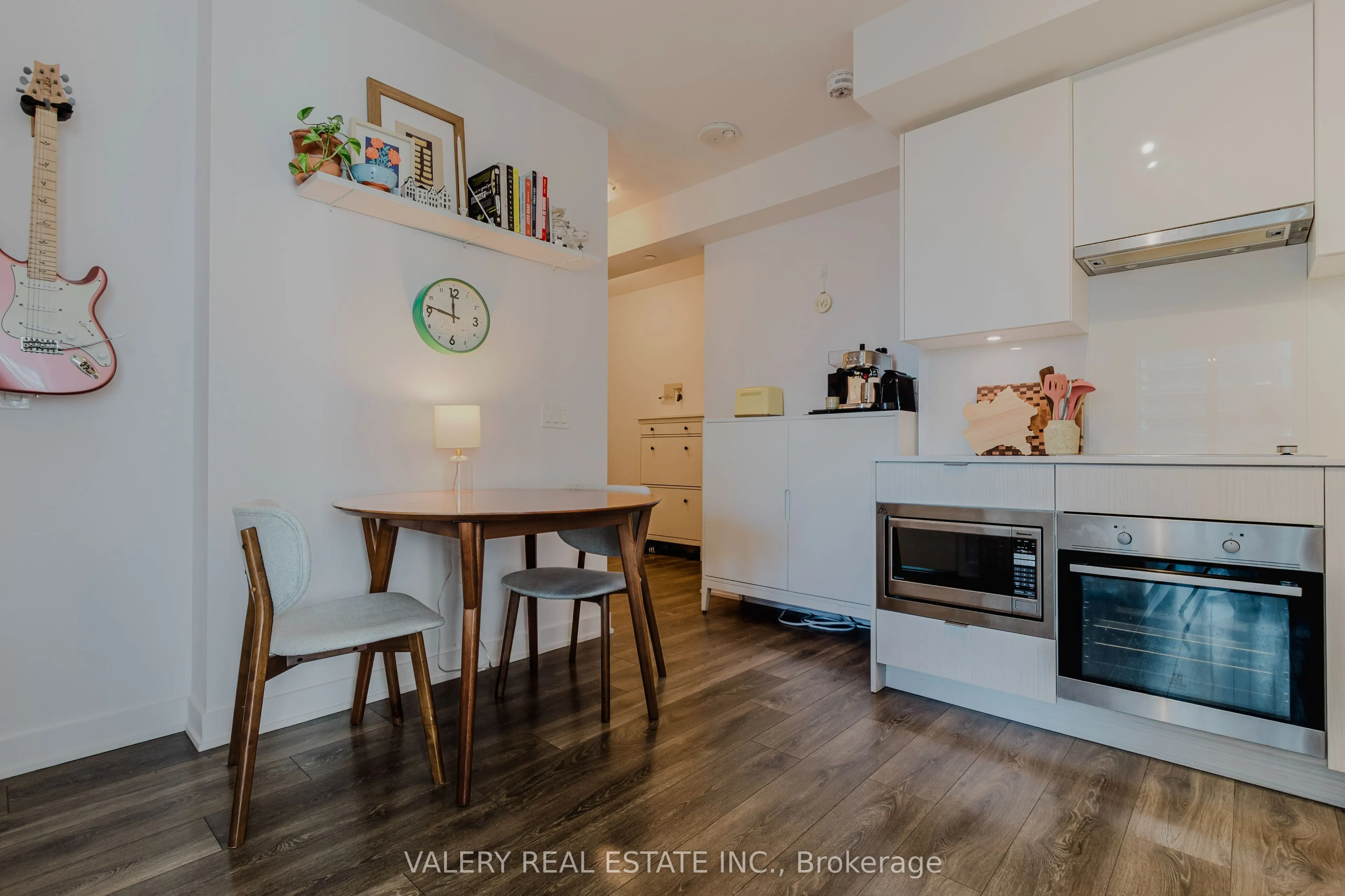 195 Redpath Avenue, #712