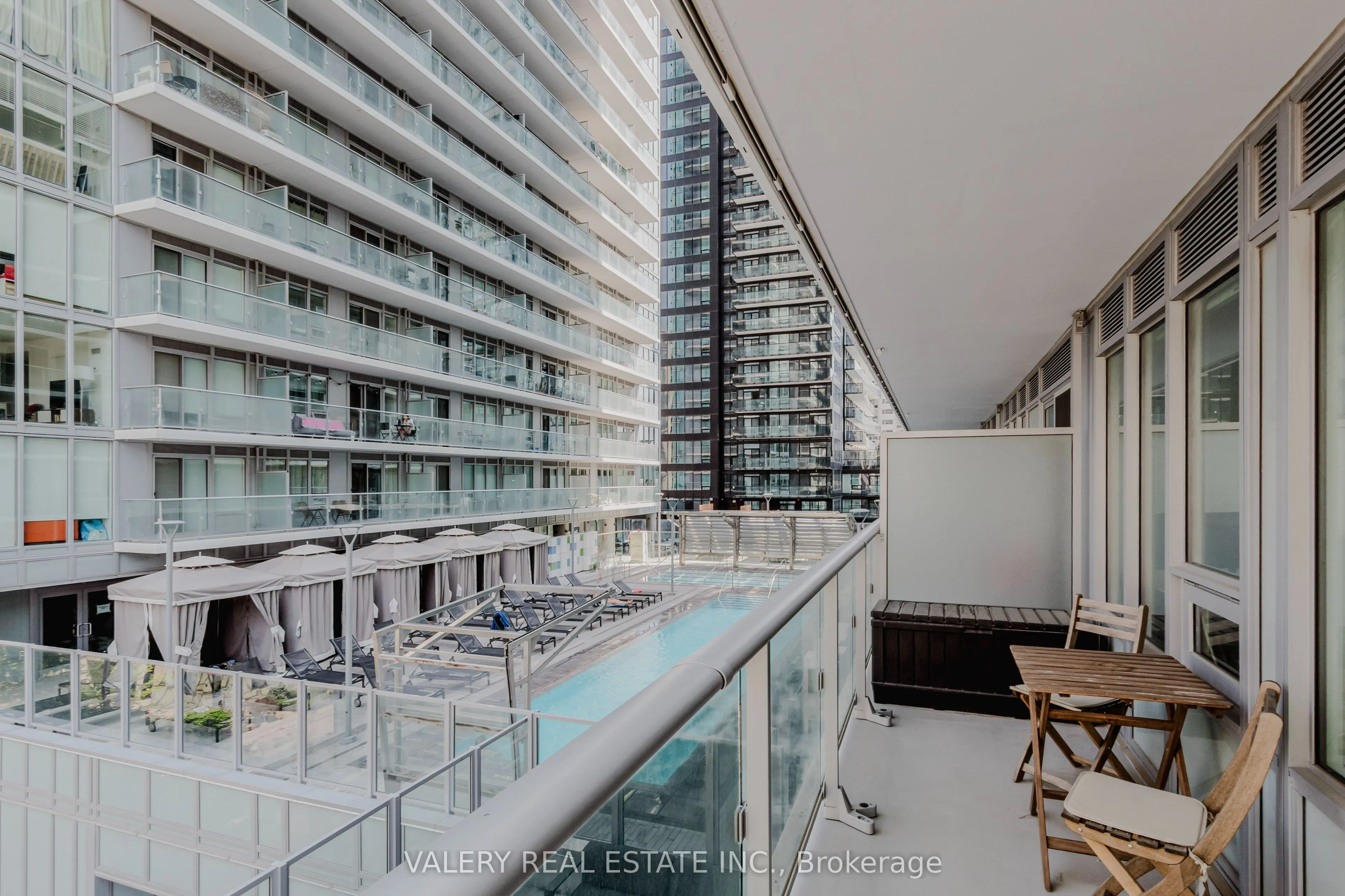 195 Redpath Avenue, #712