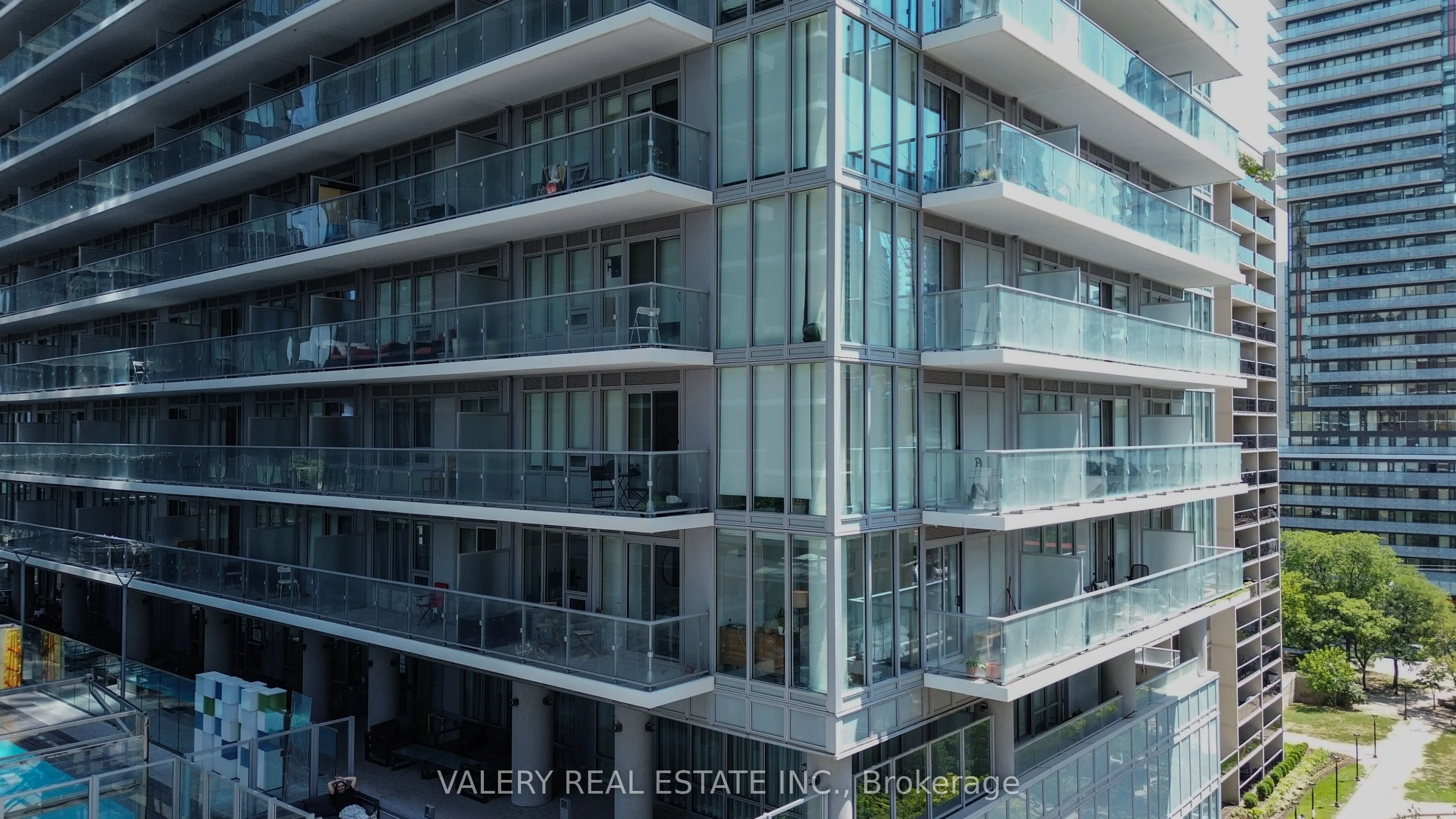 195 Redpath Avenue, #712