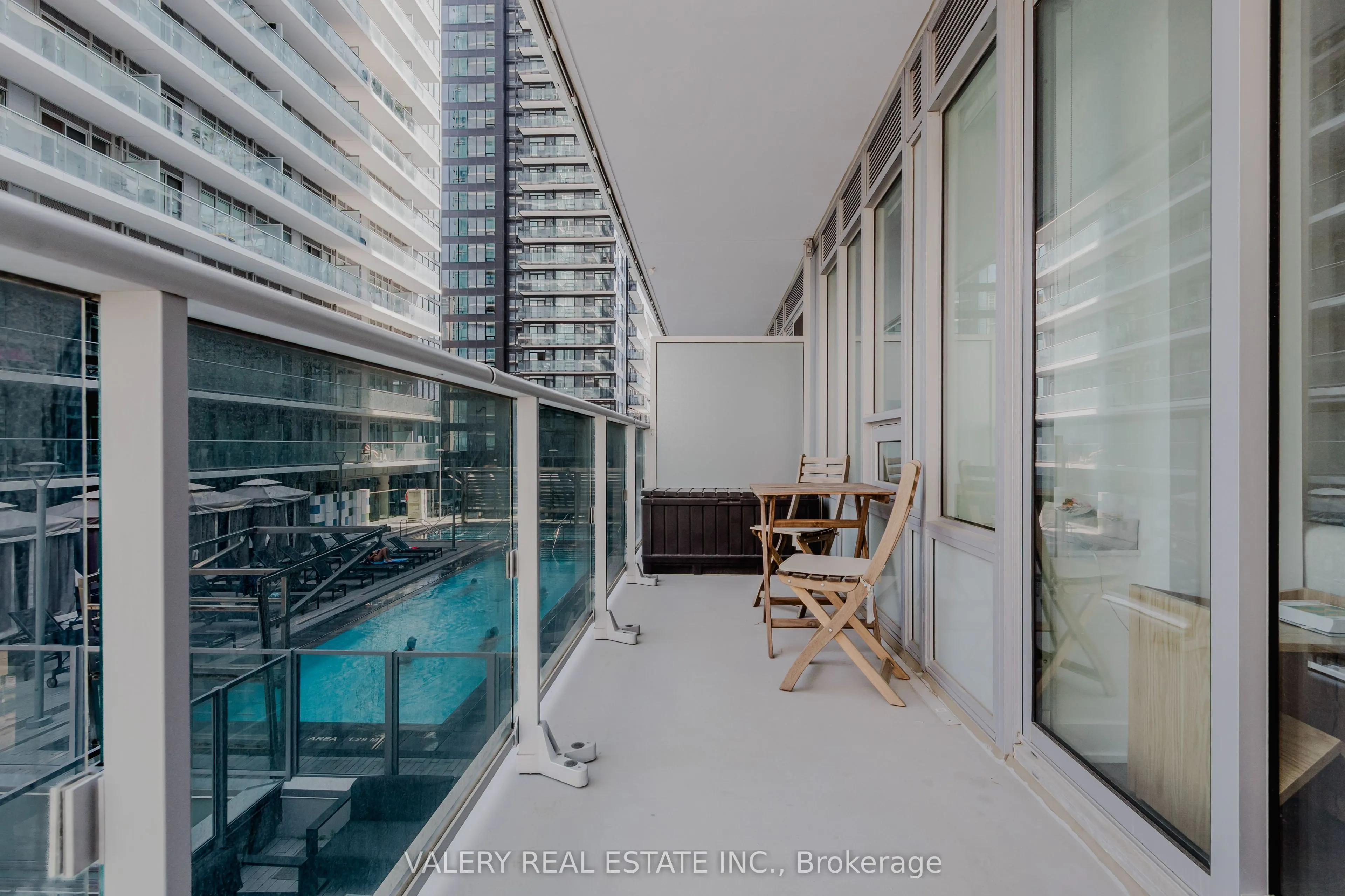 195 Redpath Avenue, #712