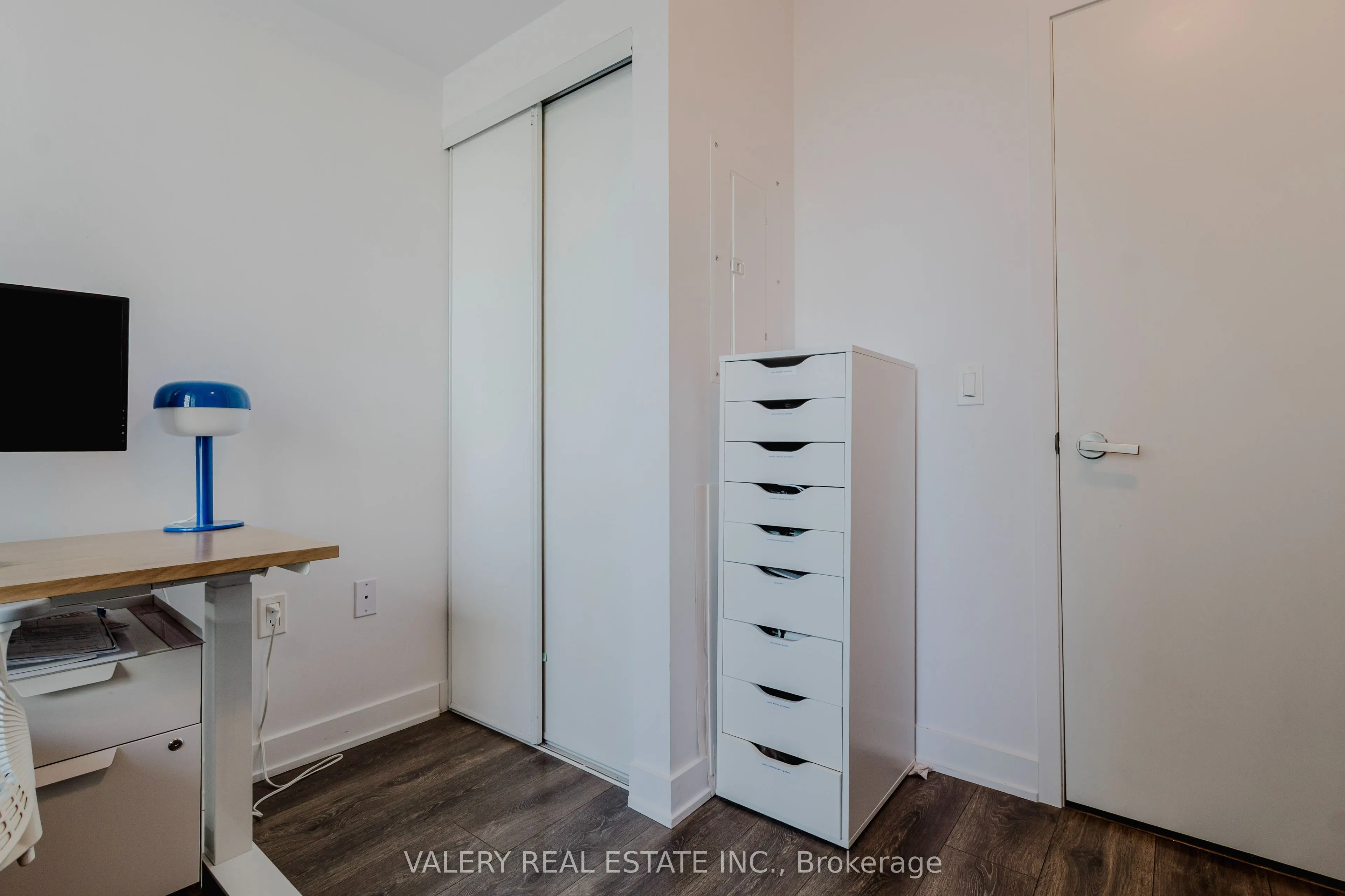 195 Redpath Avenue, #712