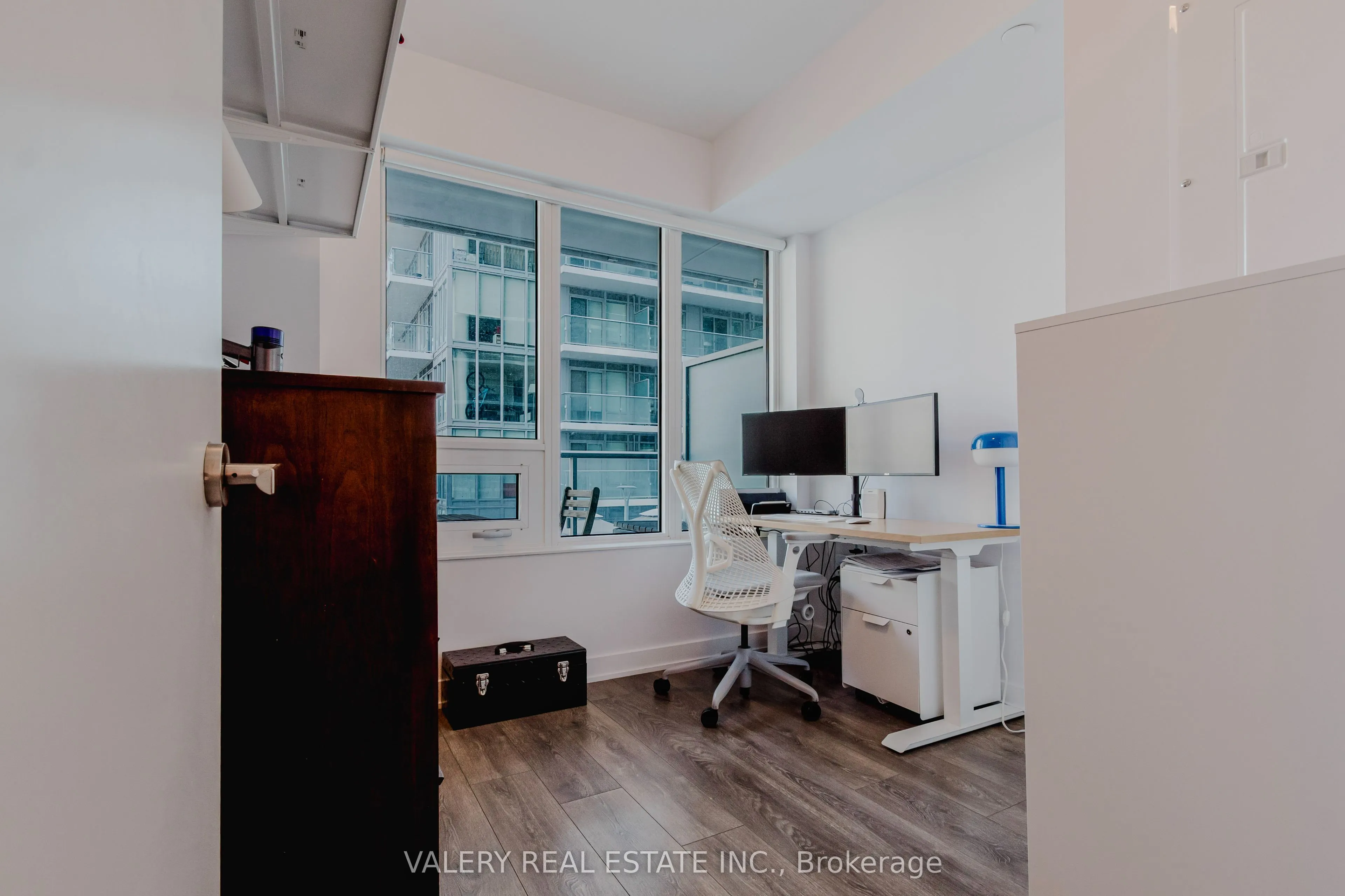 195 Redpath Avenue, #712