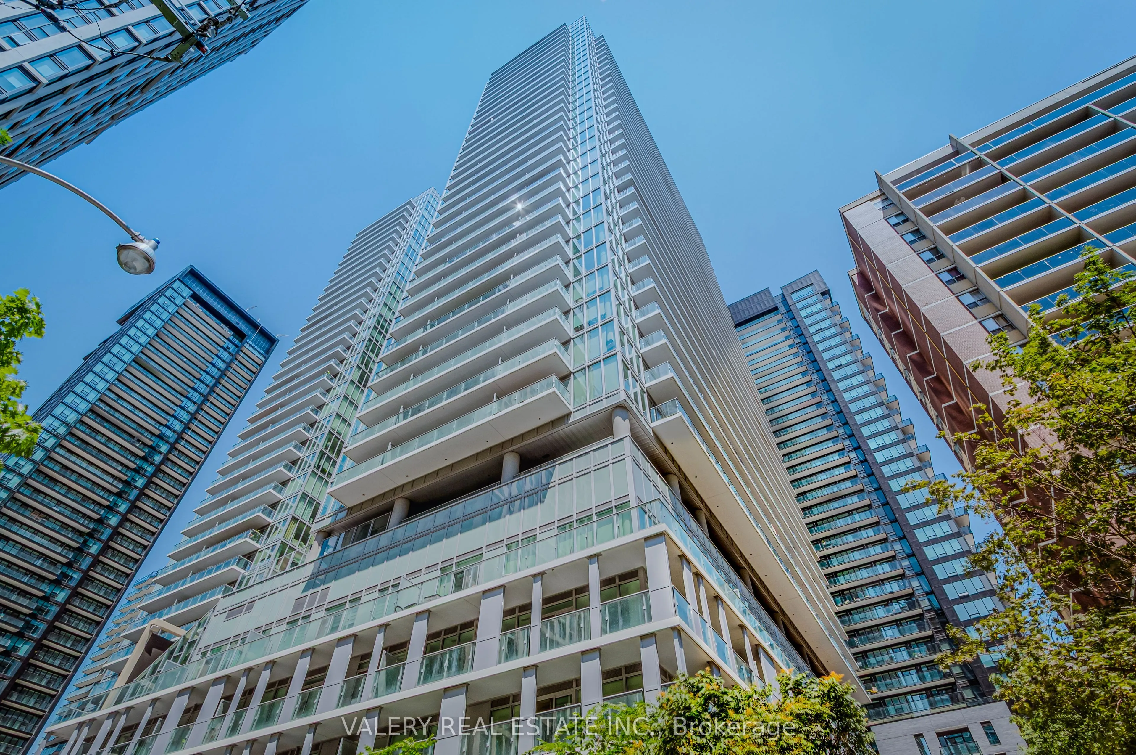 195 Redpath Avenue, #712