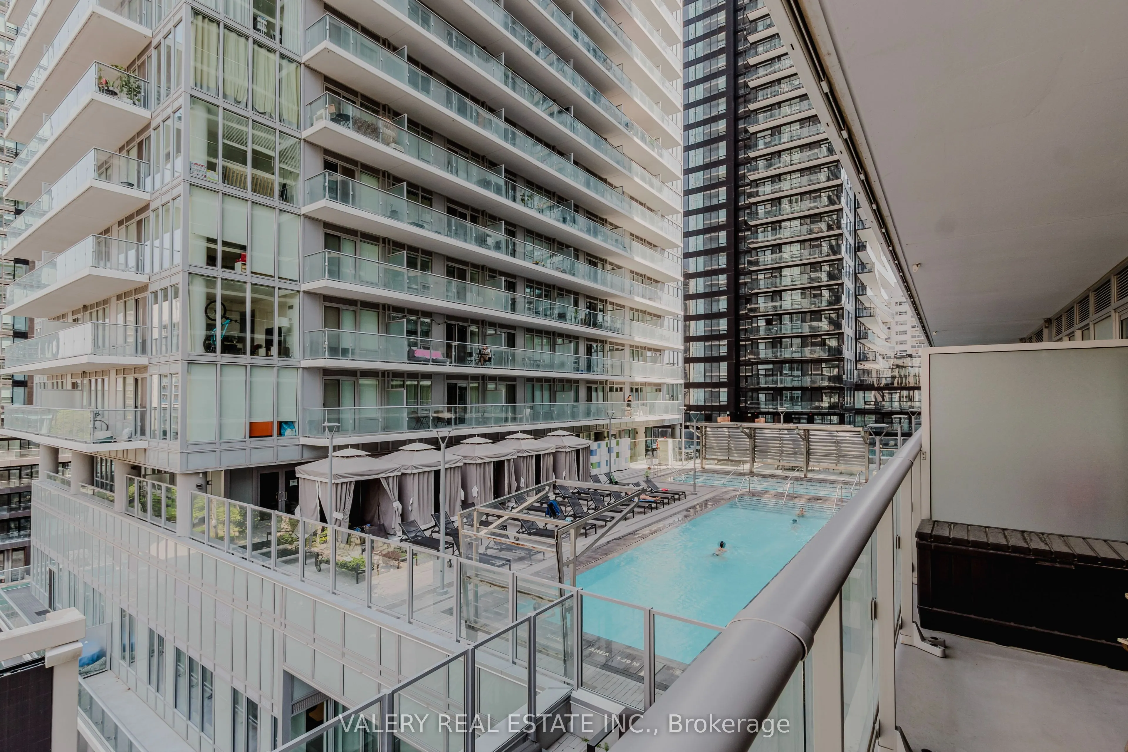 195 Redpath Avenue, #712
